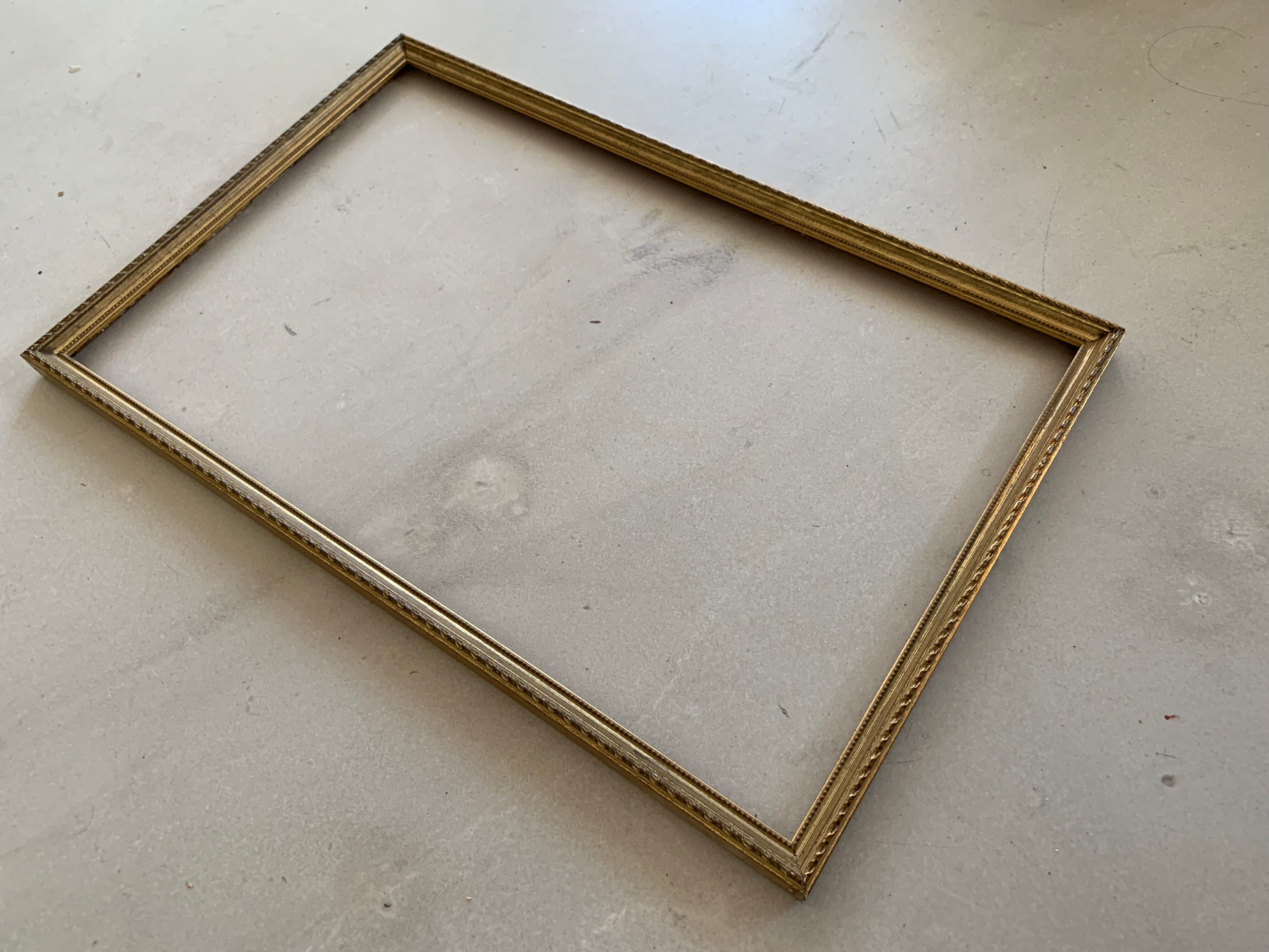 Old gold frame 27x42cm