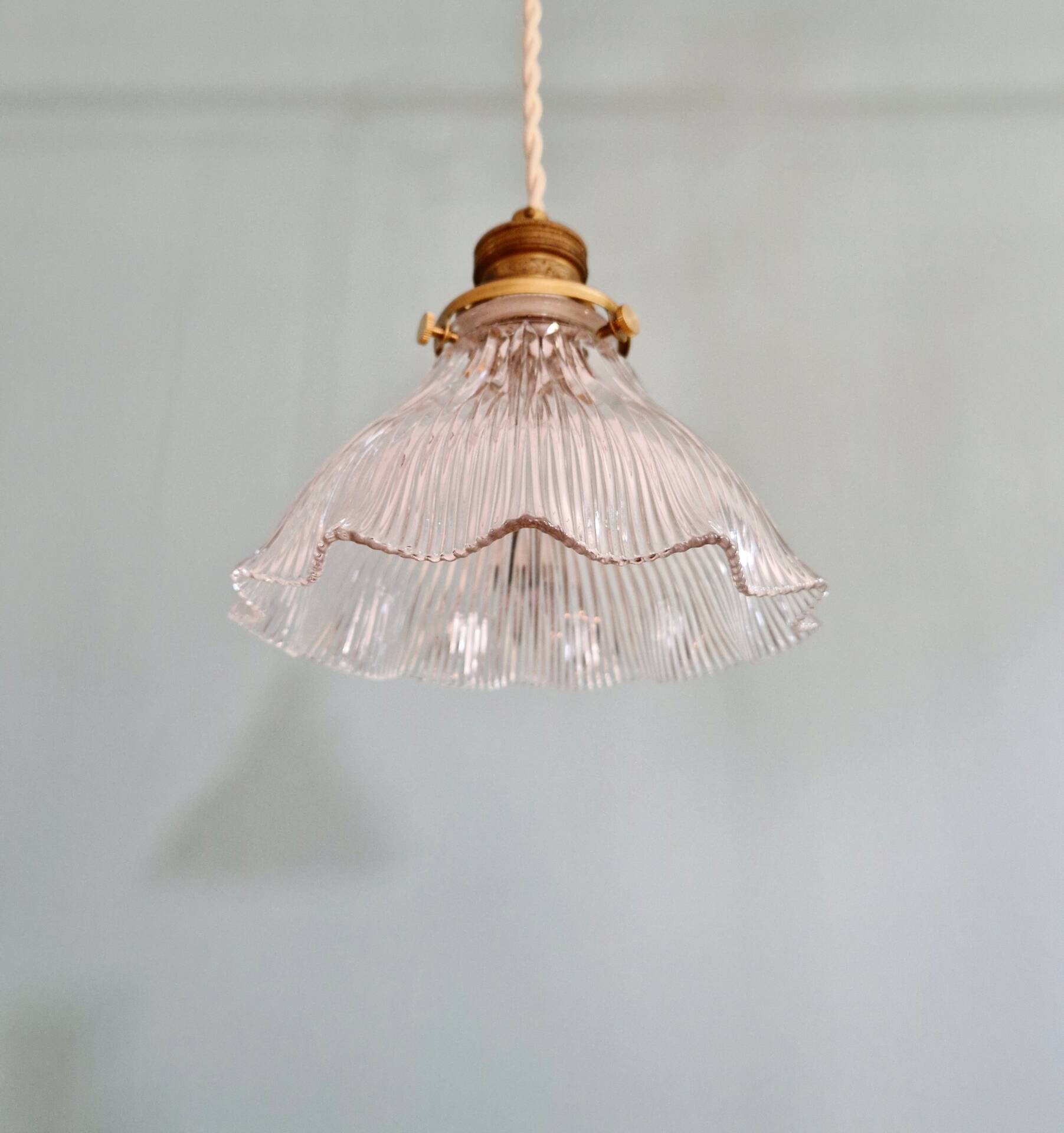 Suspension Art Déco en verre rainuré transparent, Holophane, 1920-30 