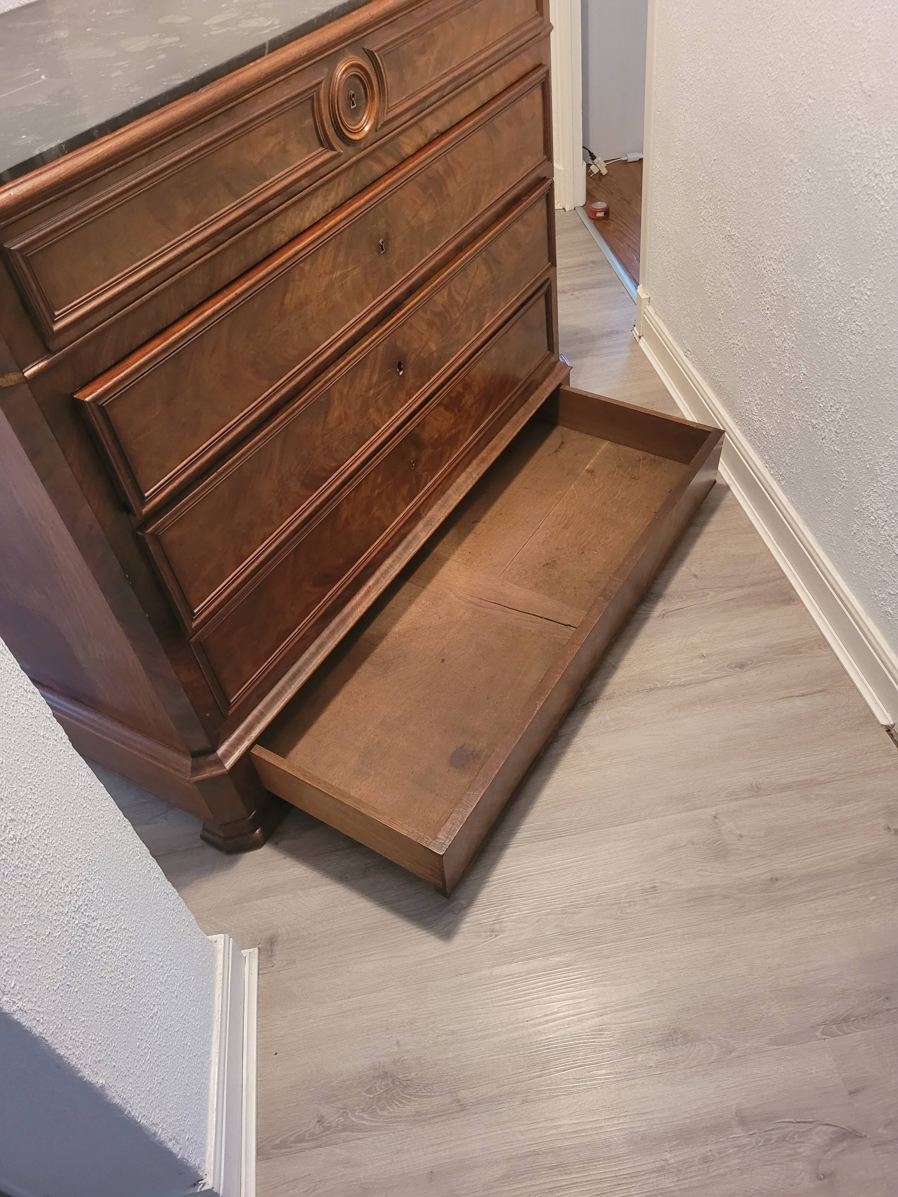 Chest of drawers, secretary