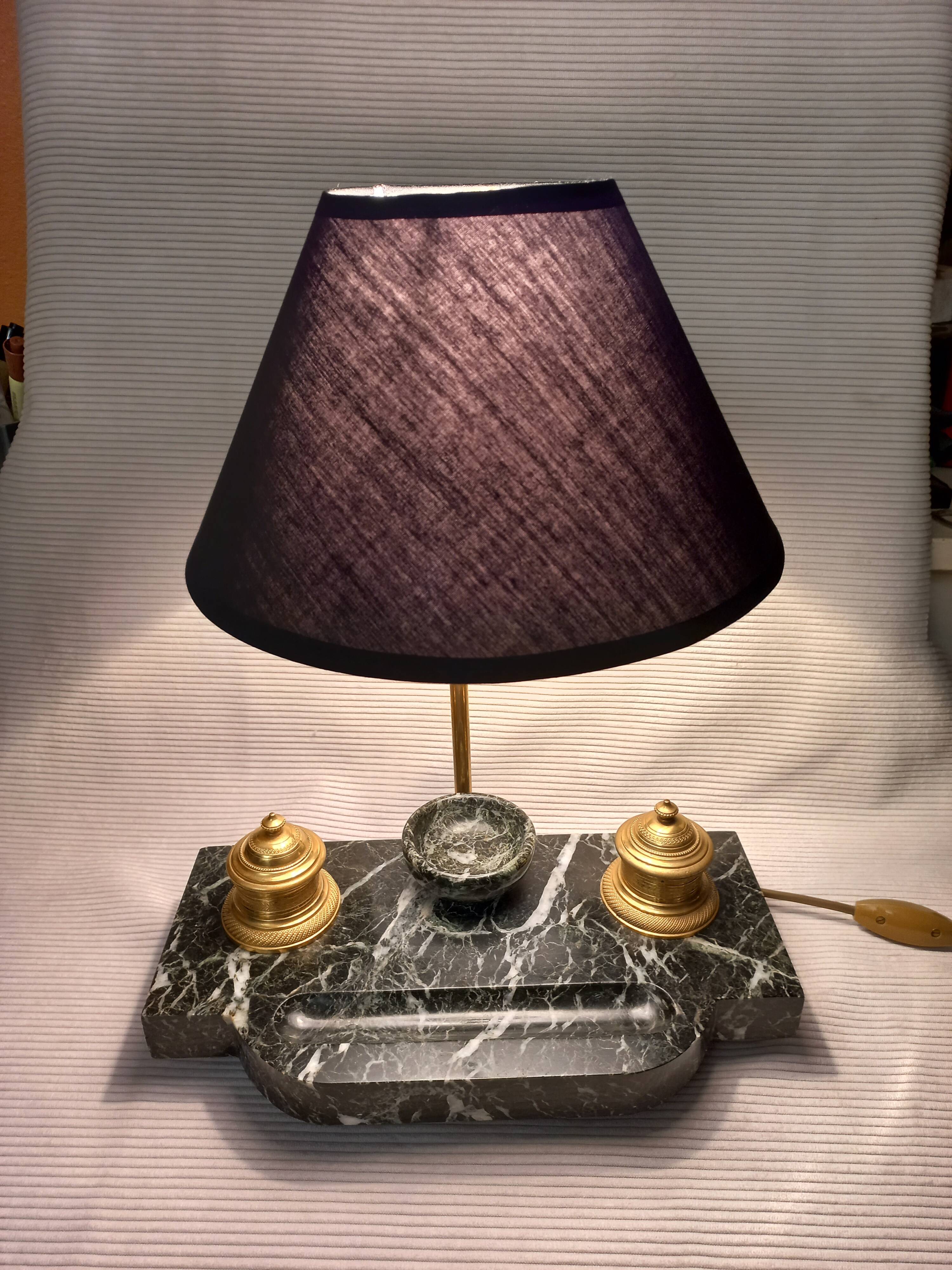 Marble and gilded bronze inkwell lamp