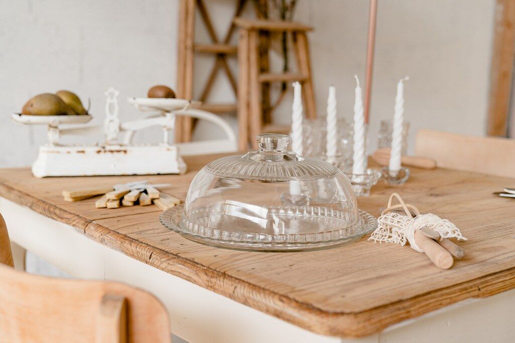 Wooden farmhouse table – cream foot