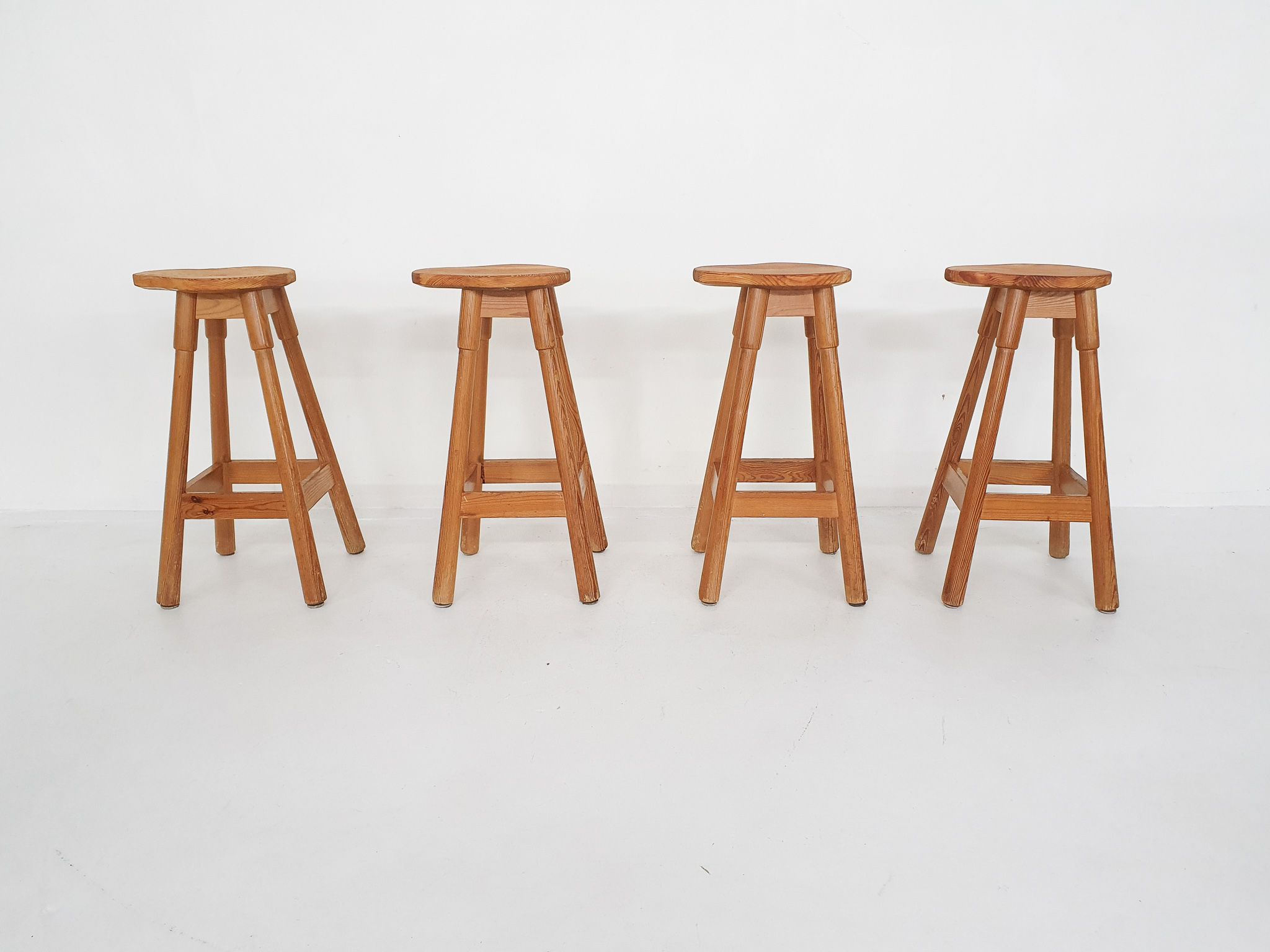 Tabourets de bar scandinaves modernes en pin des années 1970