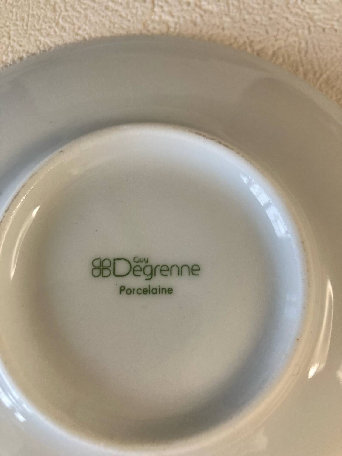 Tasses et Sous-tasses Guy Degrenne modèle Modulo blanc