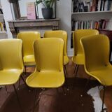 chaises gainées de cuir jaune 60's