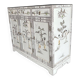 Buffet chinois laqué blanc avec décorations de geishas en nacre