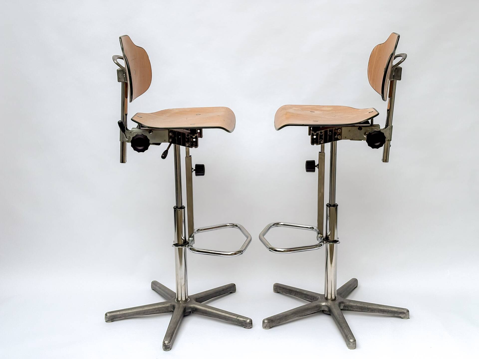 Paire de Chaises d’Atelier Vintage WERK SITZ – Icônes Industrielles