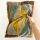 Coussin en velours vintage