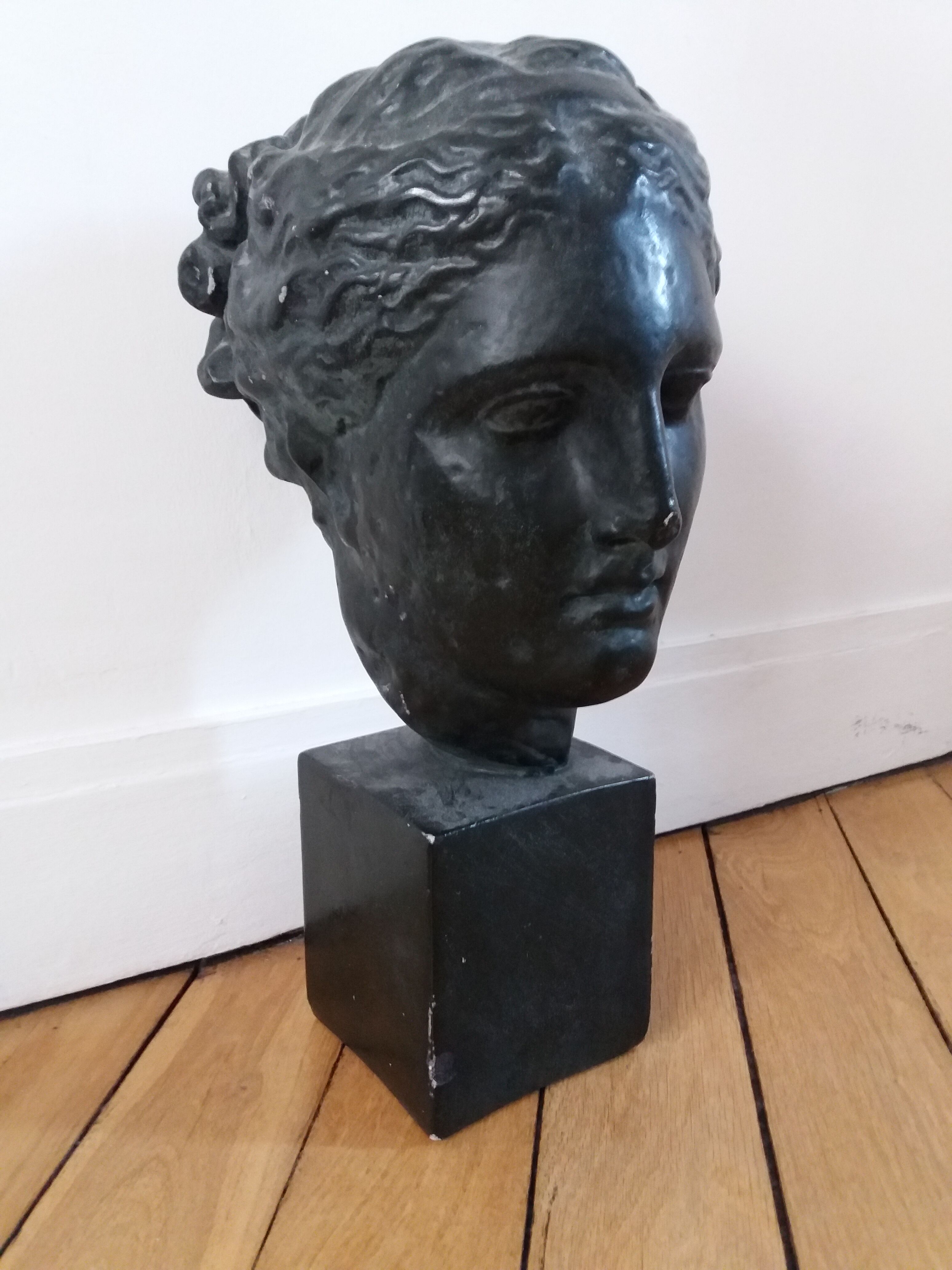 Bust of the goddess Hygie