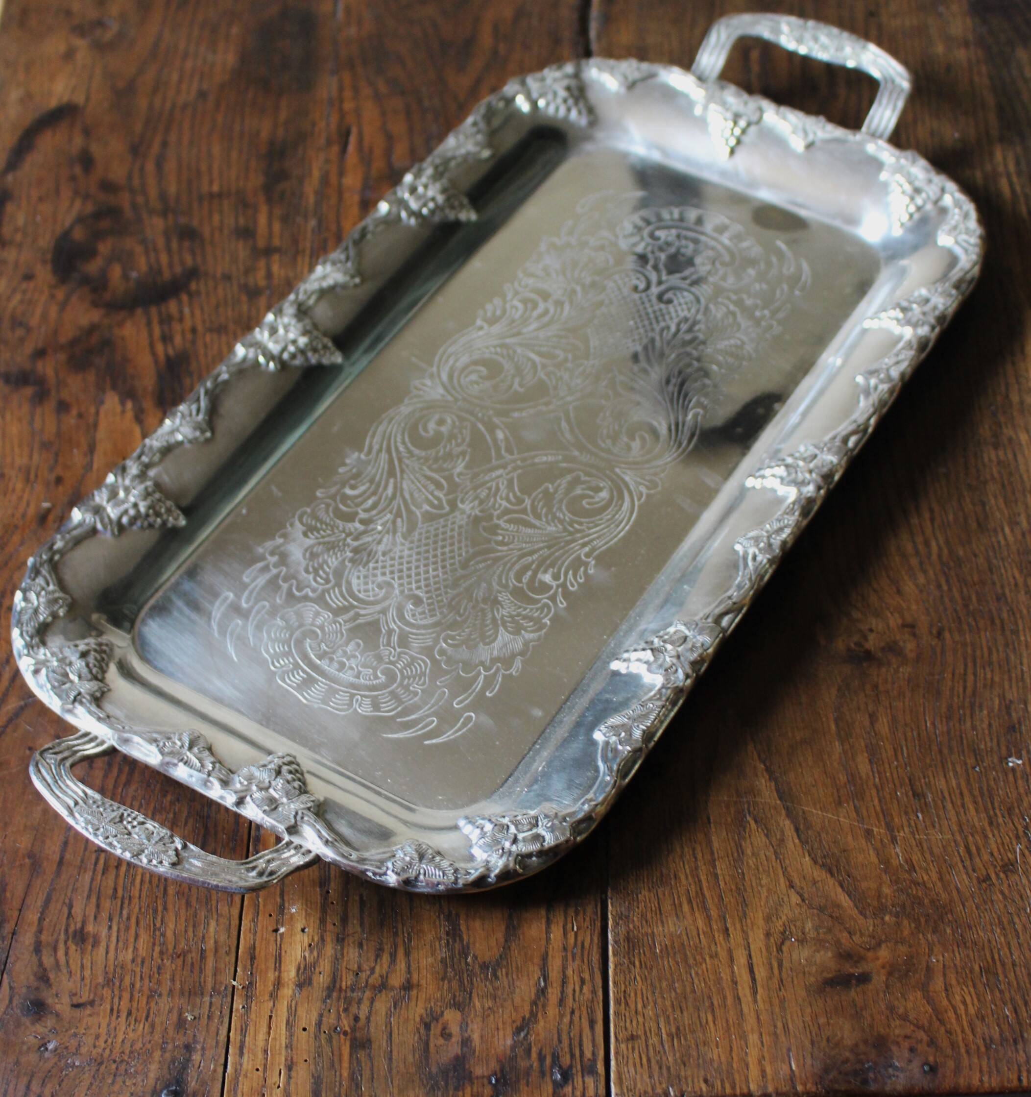 Rectangular metal serving tray with two handles Raisins