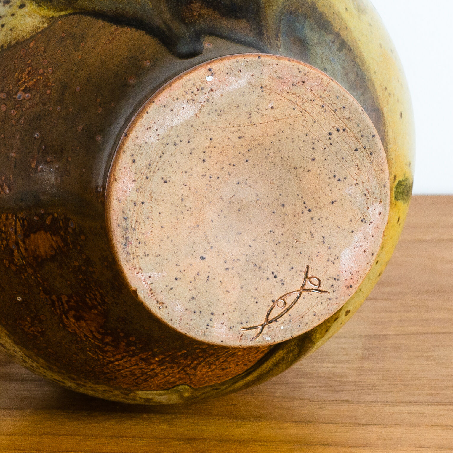 Green enamelled circular sandstone amphorae - Work Francais - Circa 1960