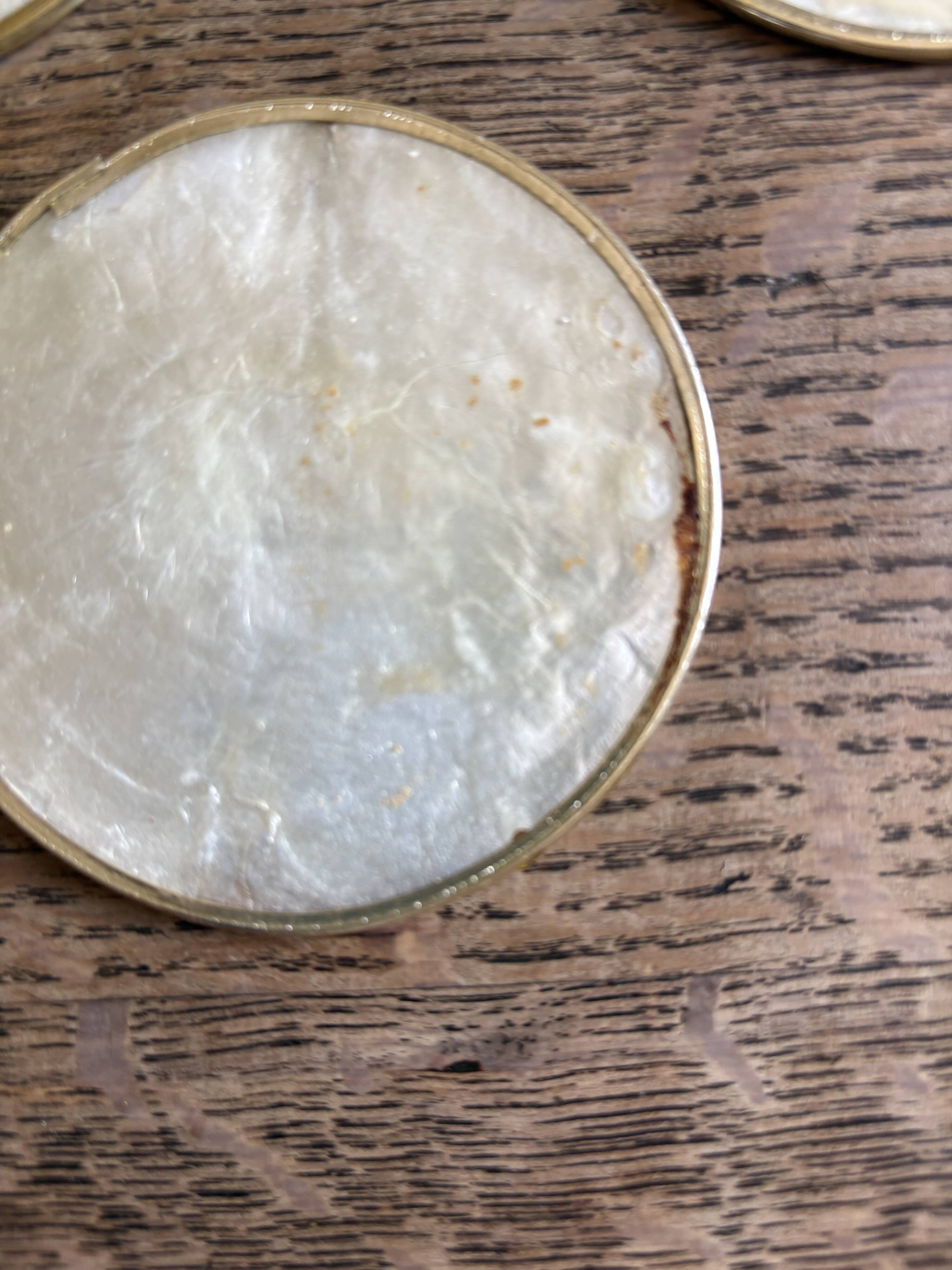 Lot of mother-of-pearl aperitif items, 7 coasters and a dish.