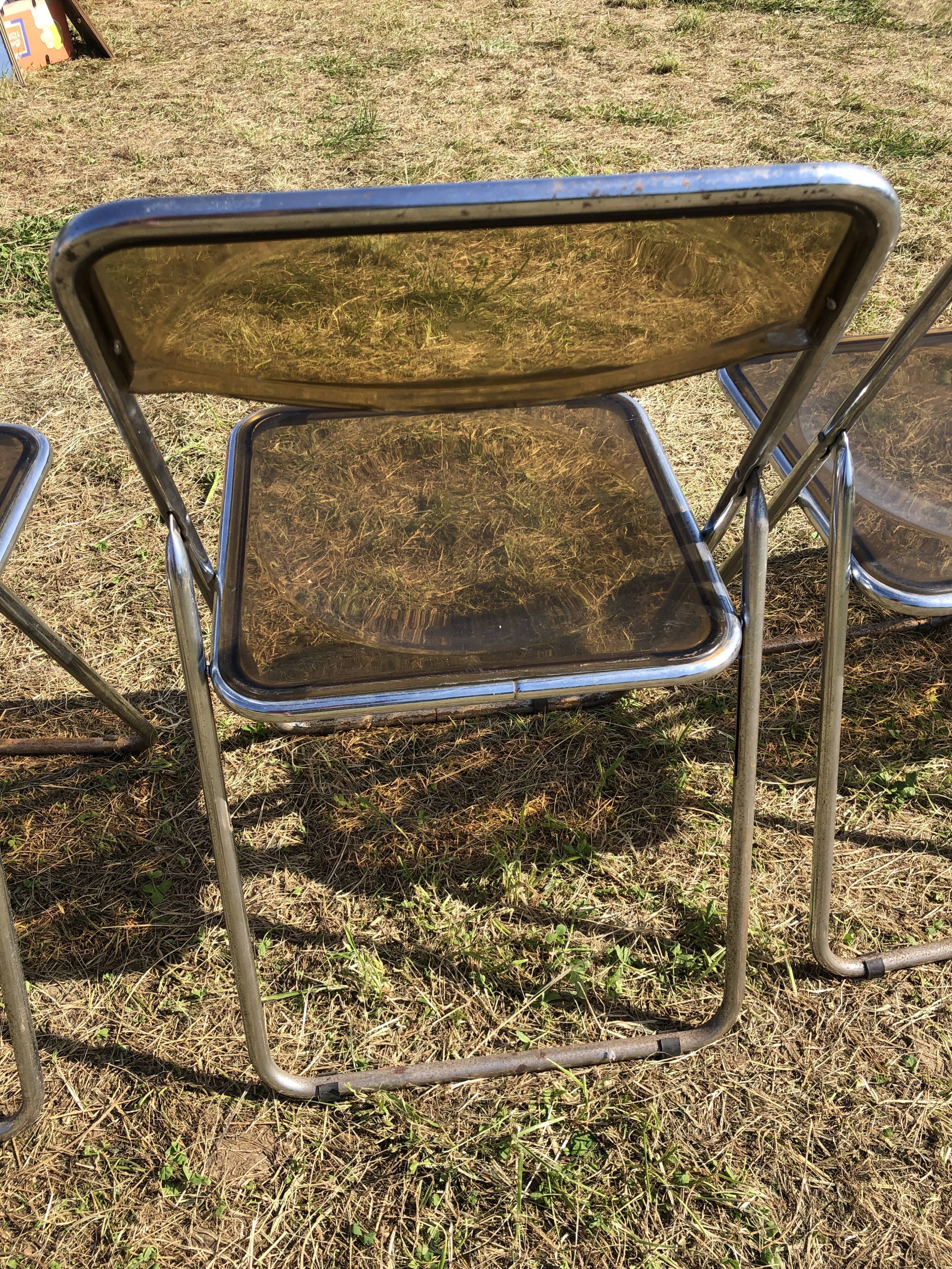 Lot 5 folding chairs in brown plexiglass 70s