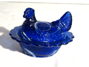 Box slurry hen on her nest, cobalt blue opaline salt shaker, vallérysthal