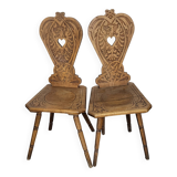 Lot de deux chaises en bois sculpté