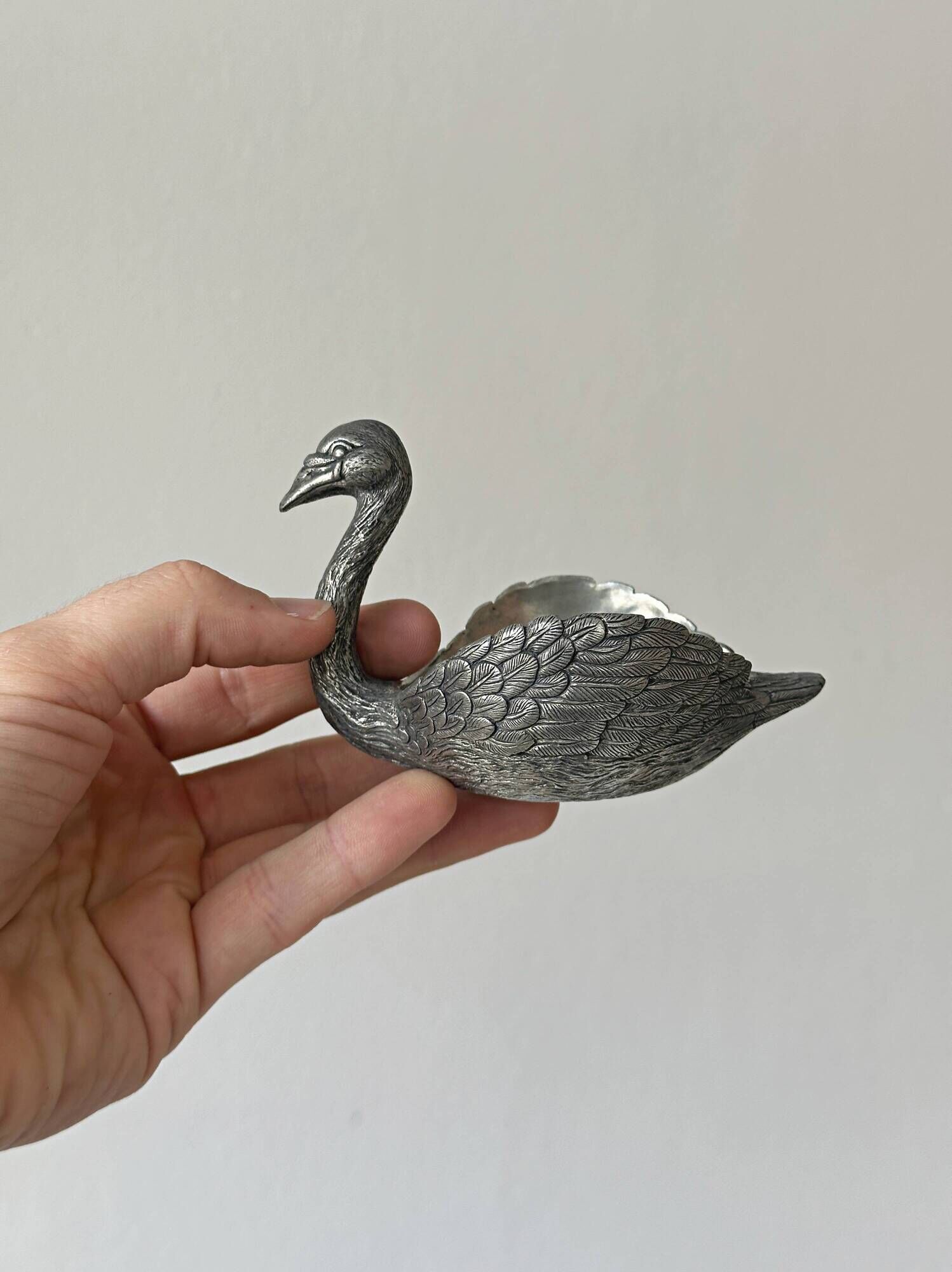 Swan catchall – Small swan-shaped dish in silver-plated metal