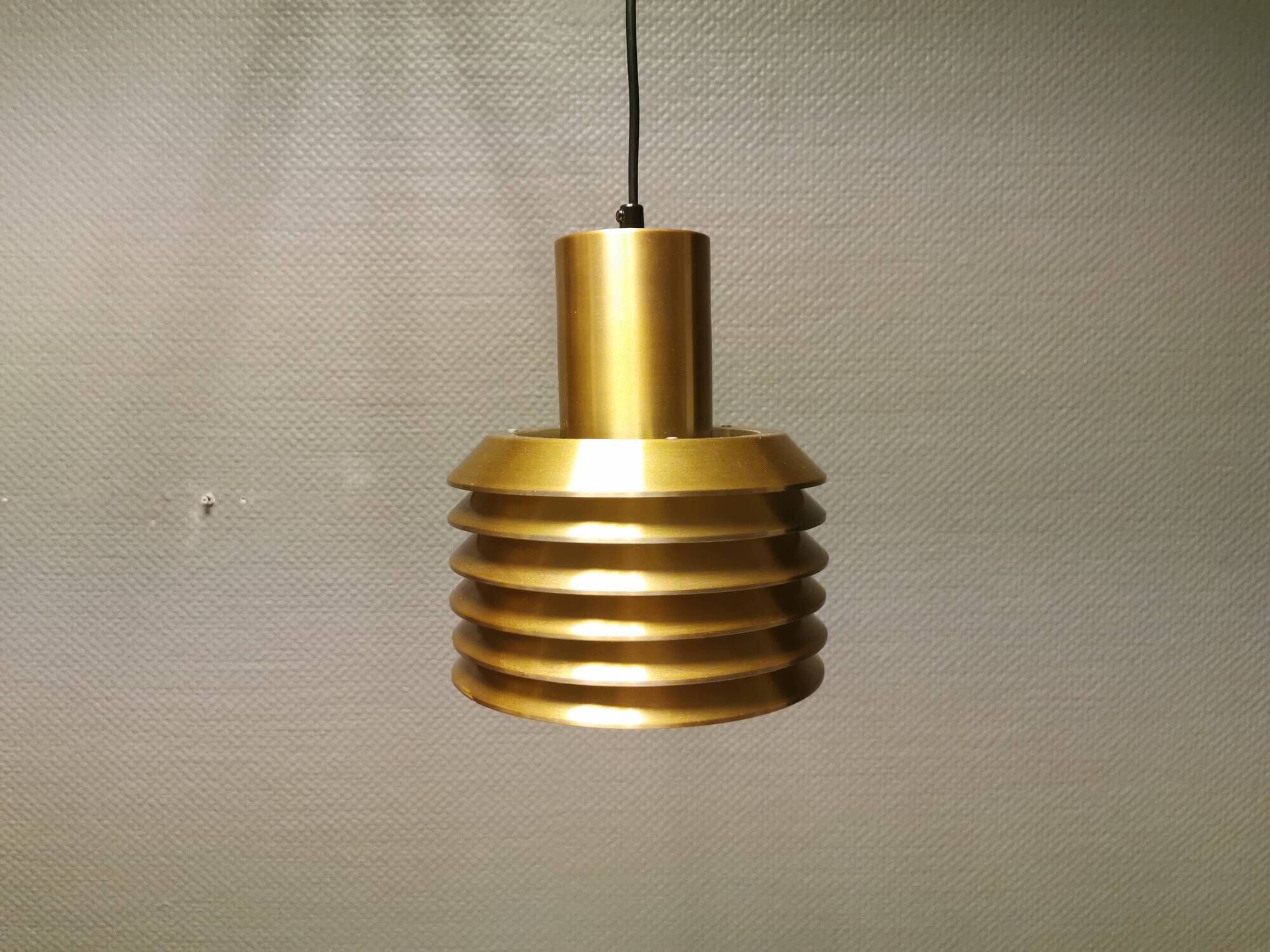 Hanging lamp in gold-colored aluminum with many layers of shades.