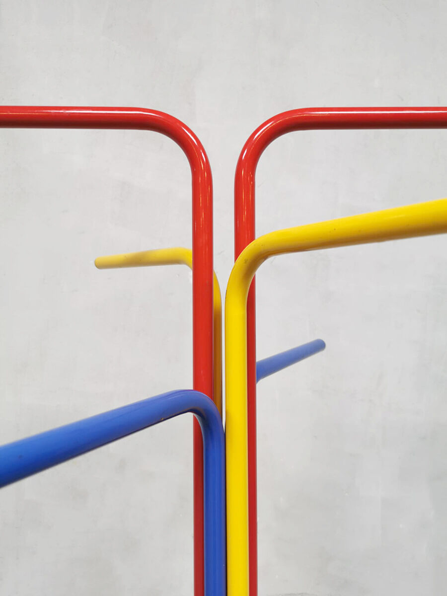 Porte-manteau vintage scandinave design couleur primaire Ikea