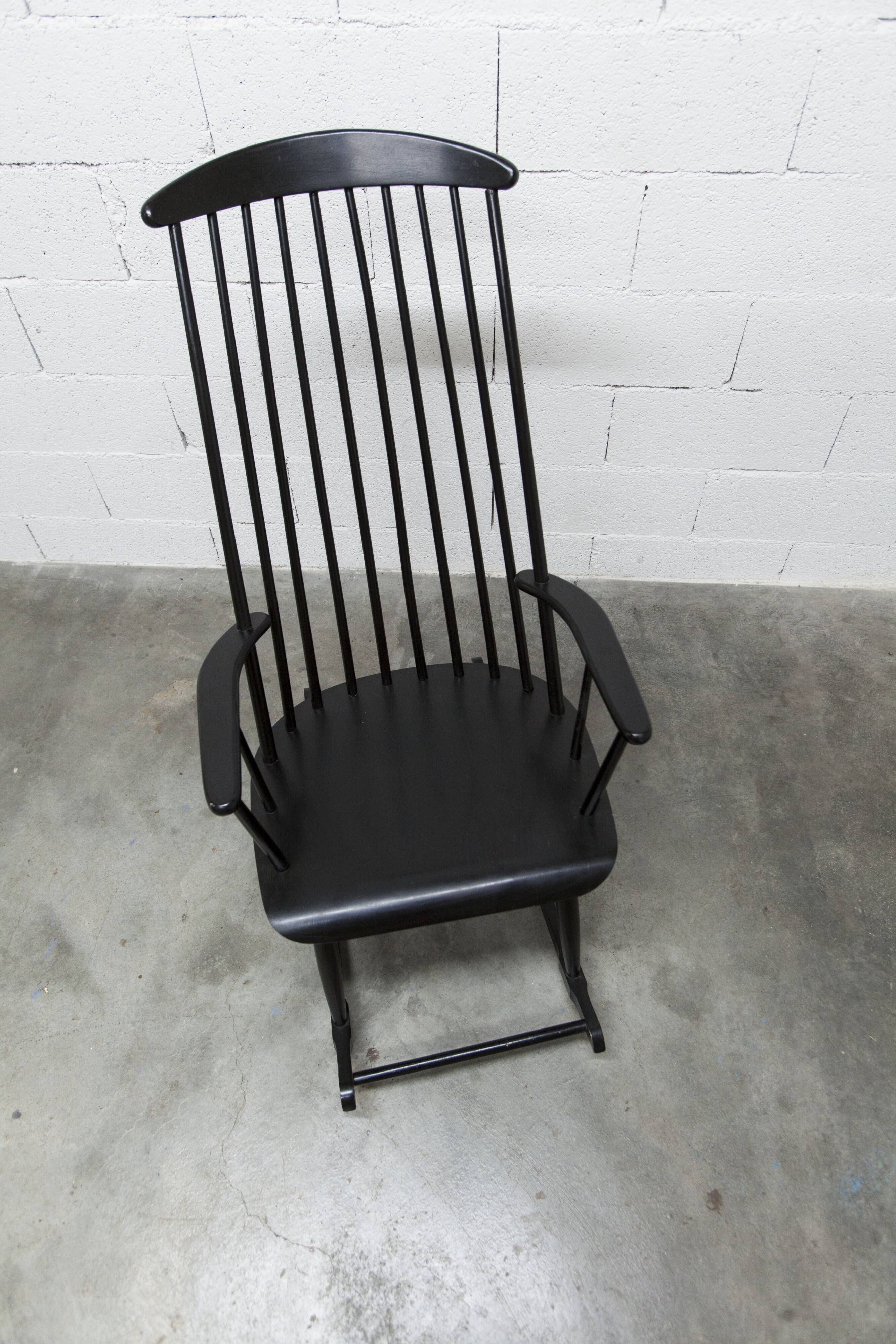 Scandinavian style rocking chair Tapiovaara 1960 in very good condition.