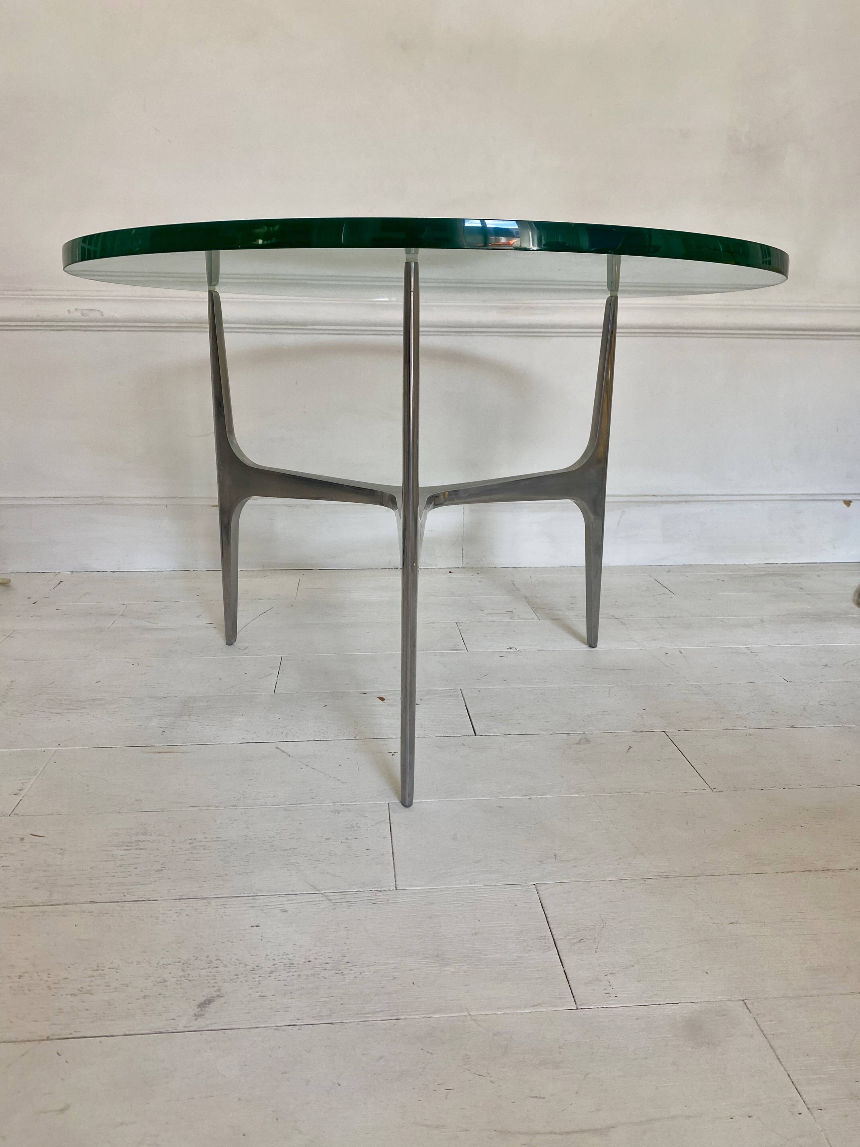 Knut HESTERBERG Round coffee table in glass and polished aluminum