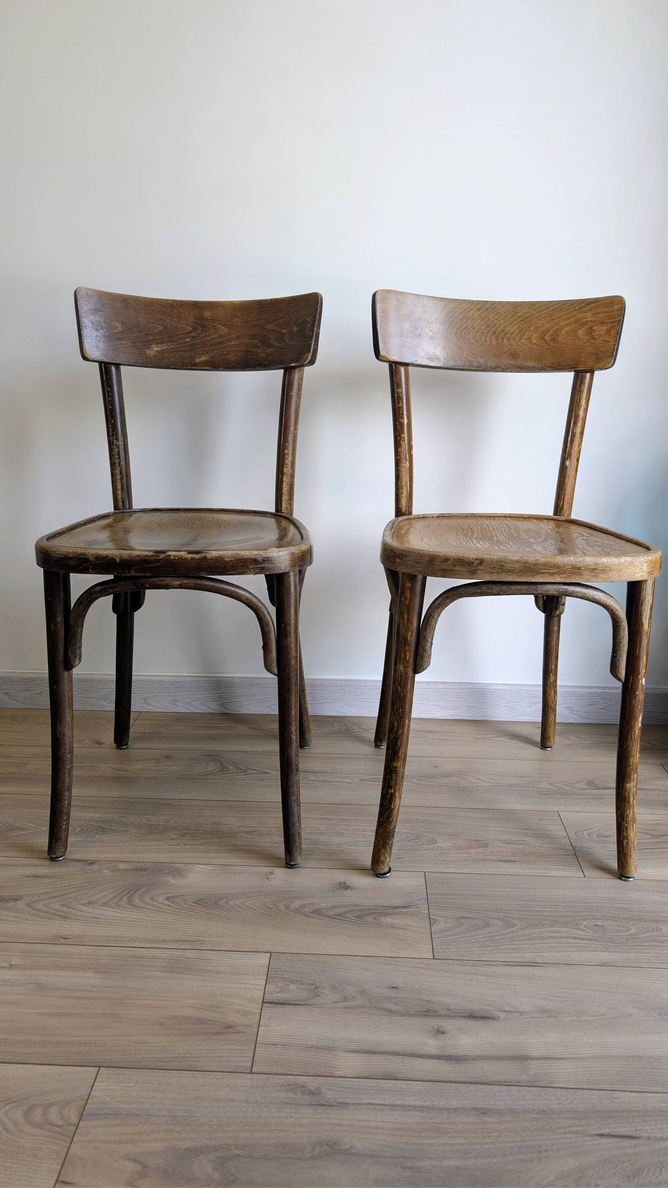 Paire de chaises bistrot anciennes en bois courbé esprit Thonet