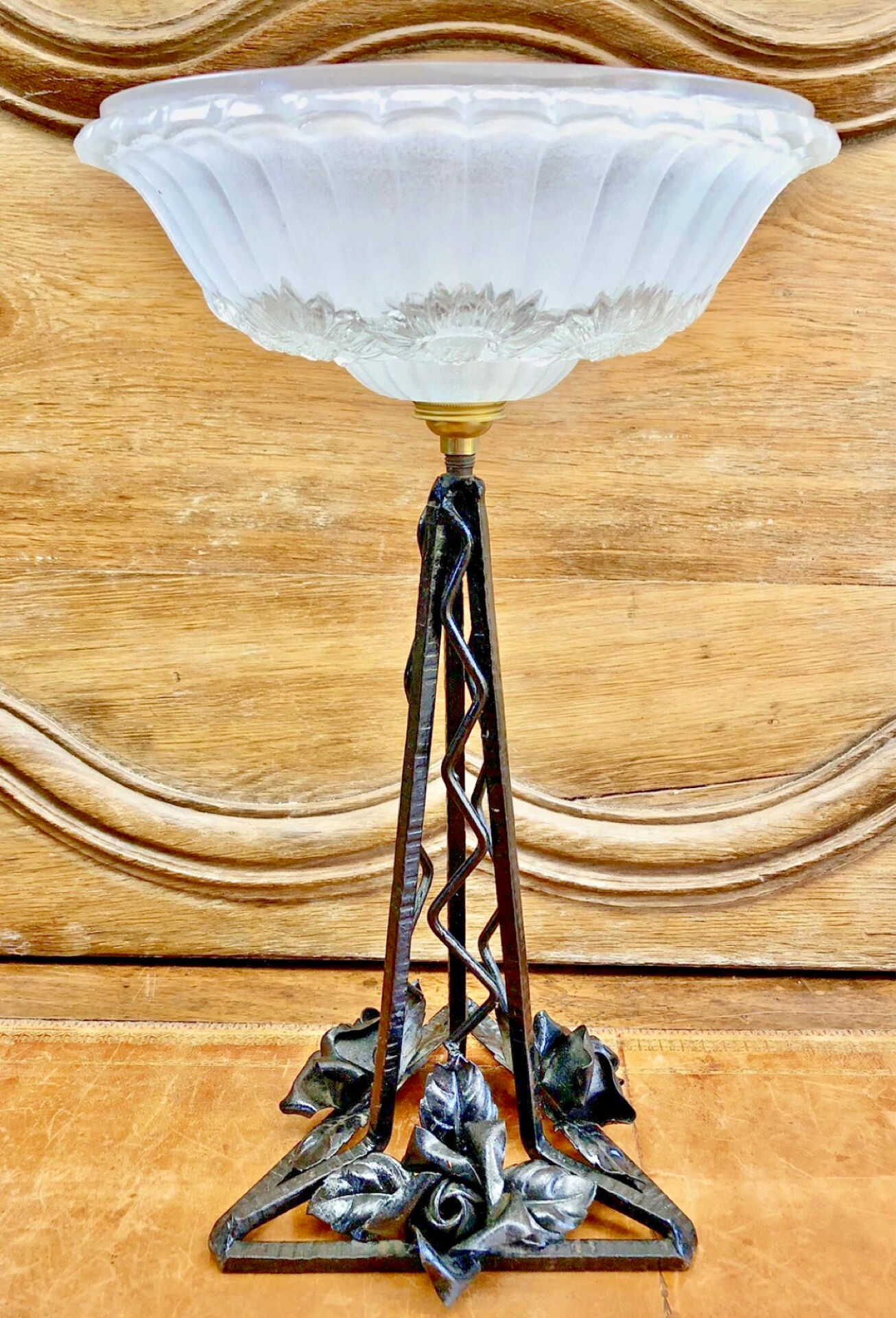 Art Deco wrought iron lamp with 3 rose glass daisies Ezan 1930