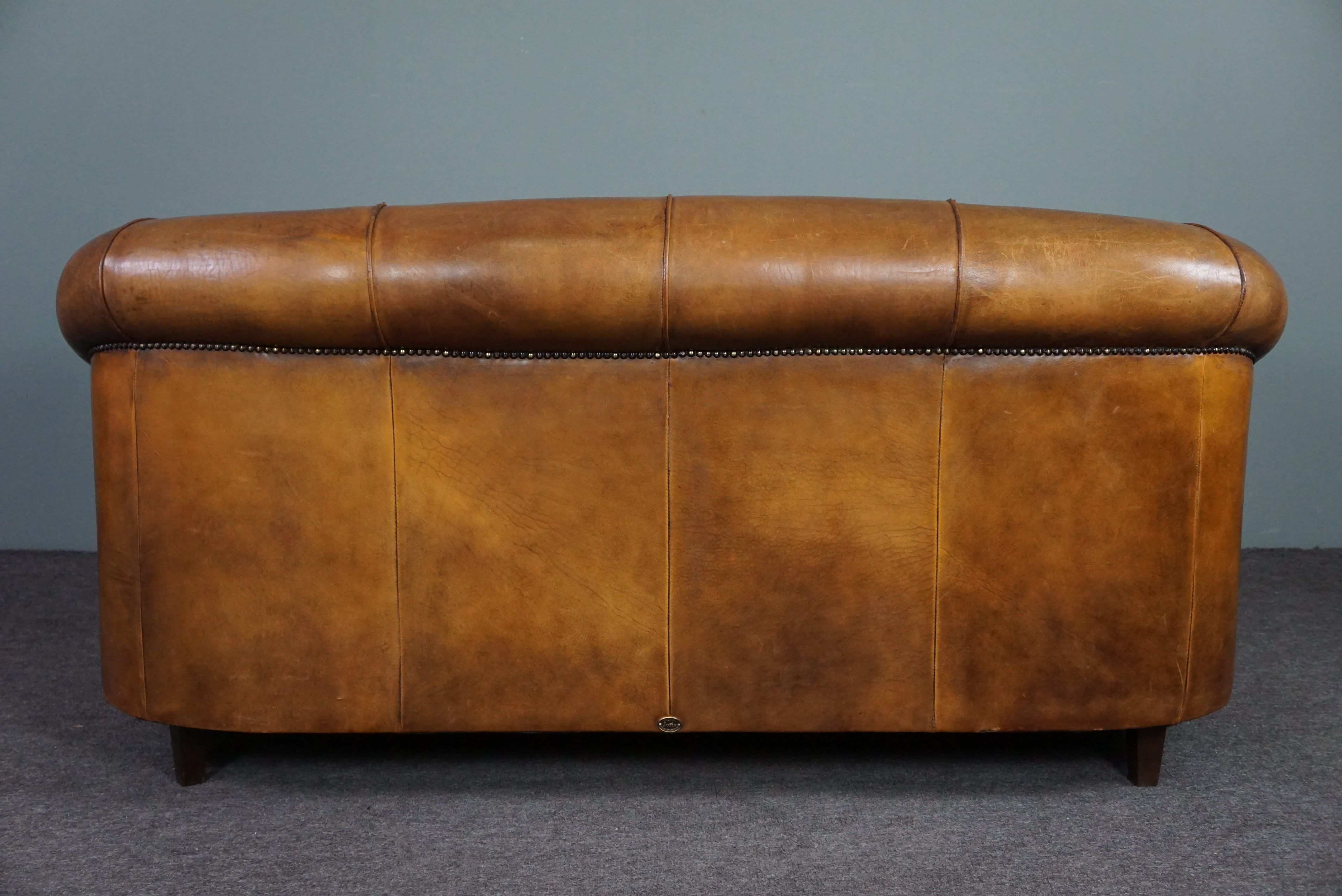 Comfortabele en stoere schapenleren 2 zits bank