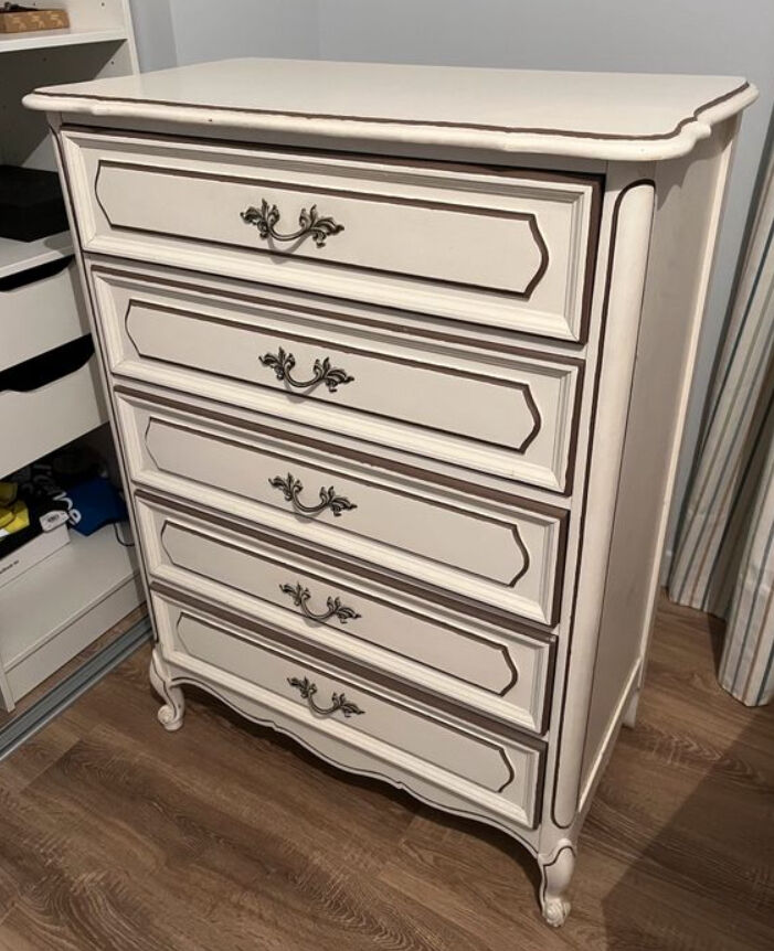 Painted weekly commode