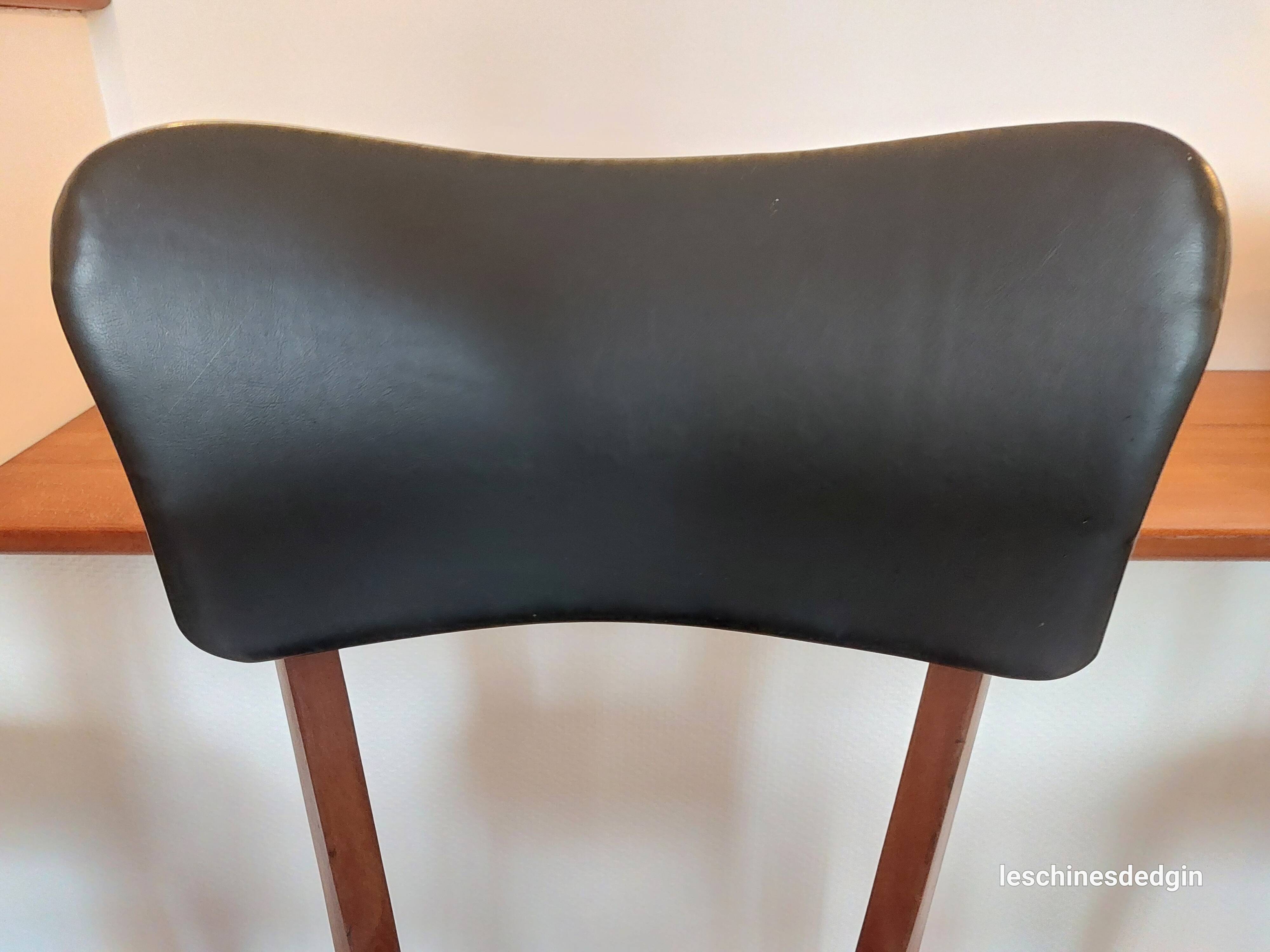 5 chairs in wood and black faux leather, Scandinavian style