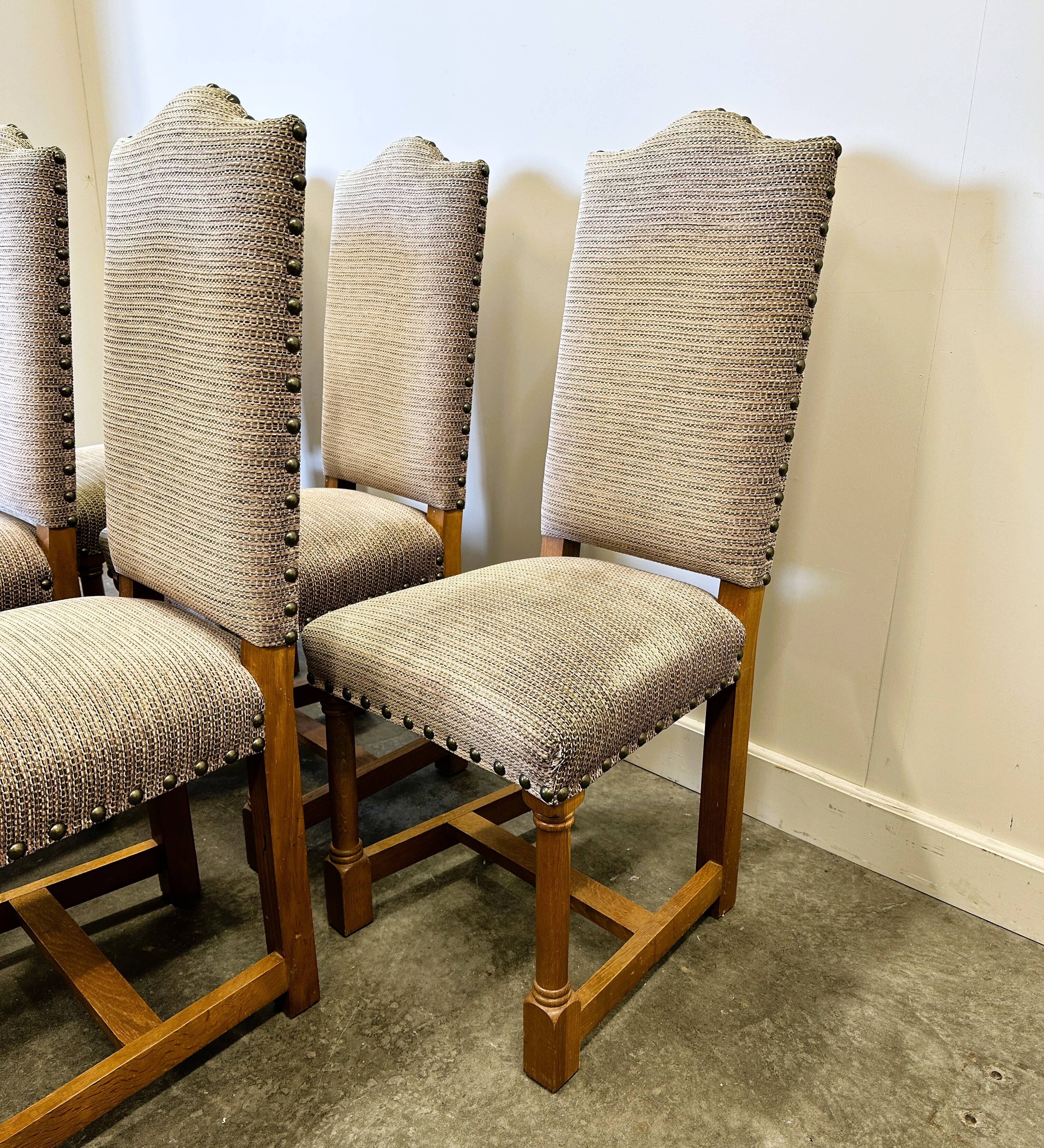 Chaises de salle à manger de style Louis XIII en chêne avec chenille rayée - Ensemble de 6.