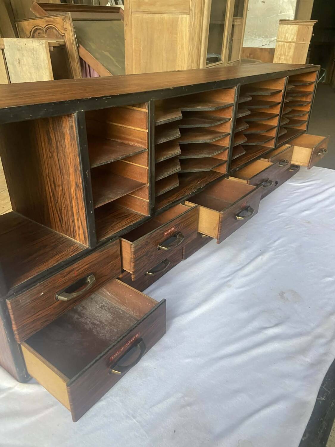 Workshop furniture with compartments and drawers