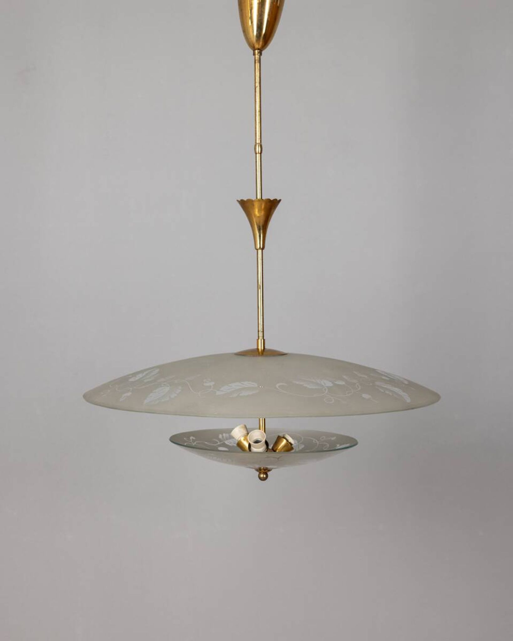 Lustre vintage années 40 en cristal décoré et laiton design italien