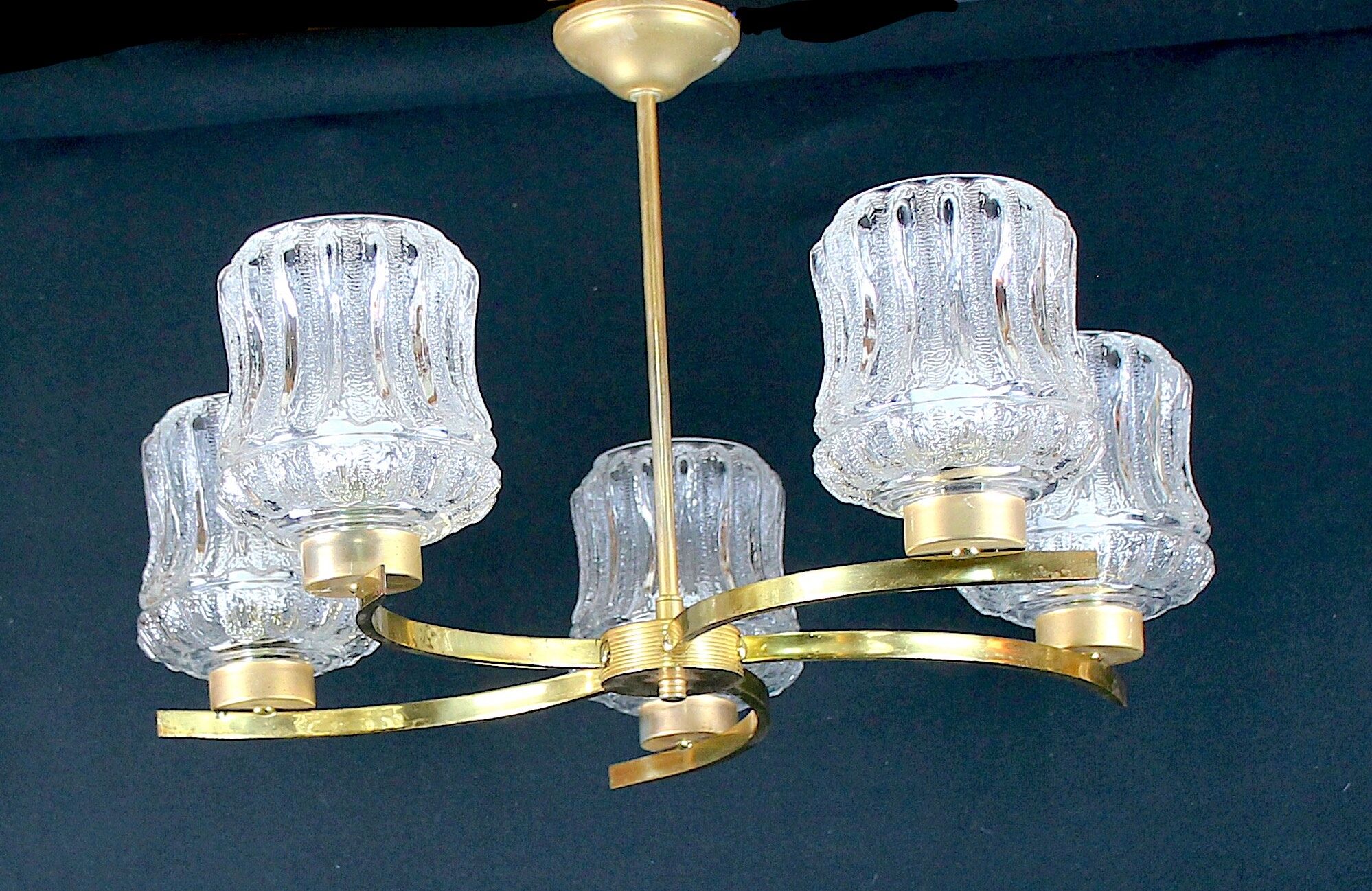 Lustre en verre et cinq bras en laiton courbés, France 1950's