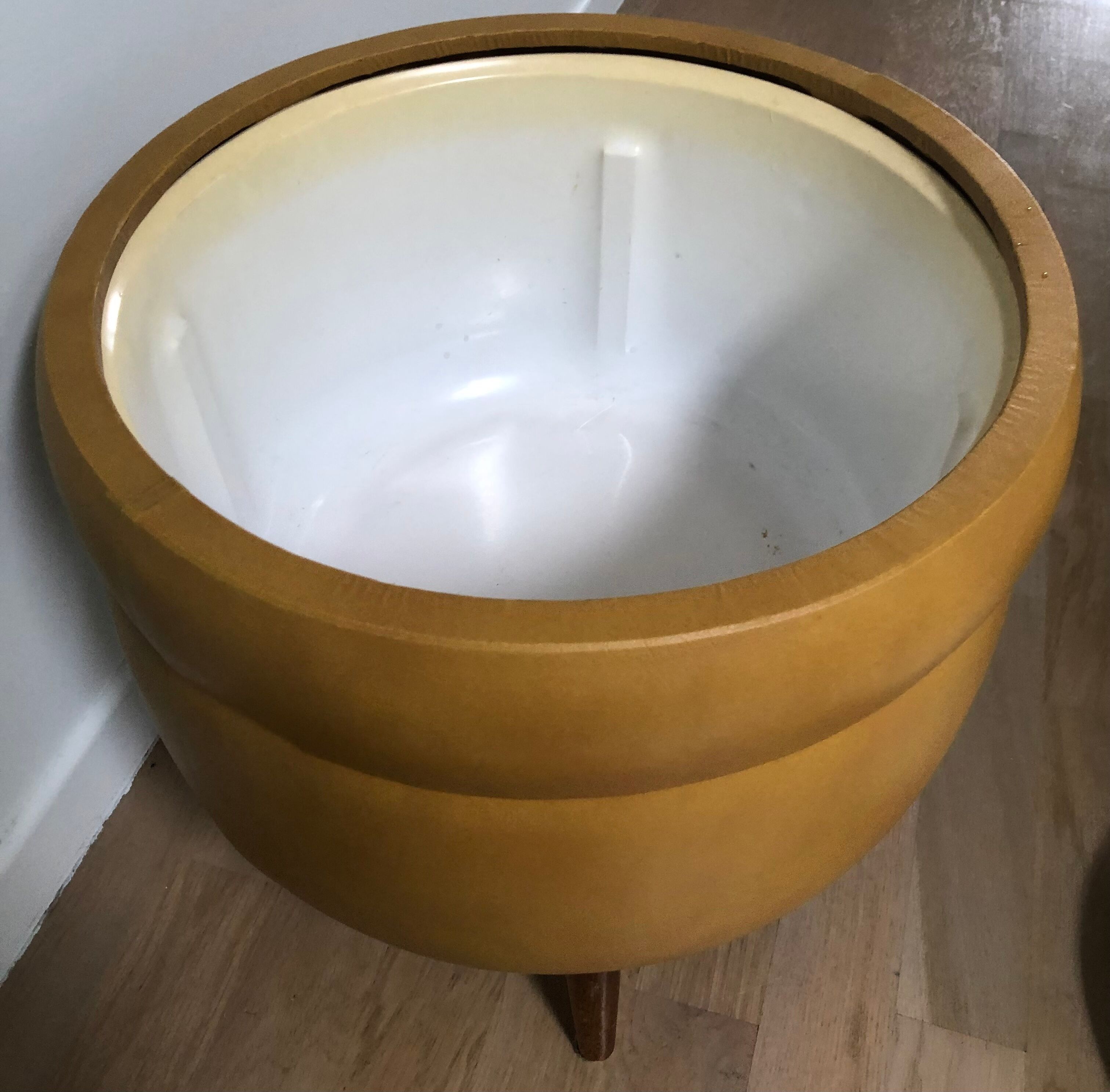 Vintage pouf