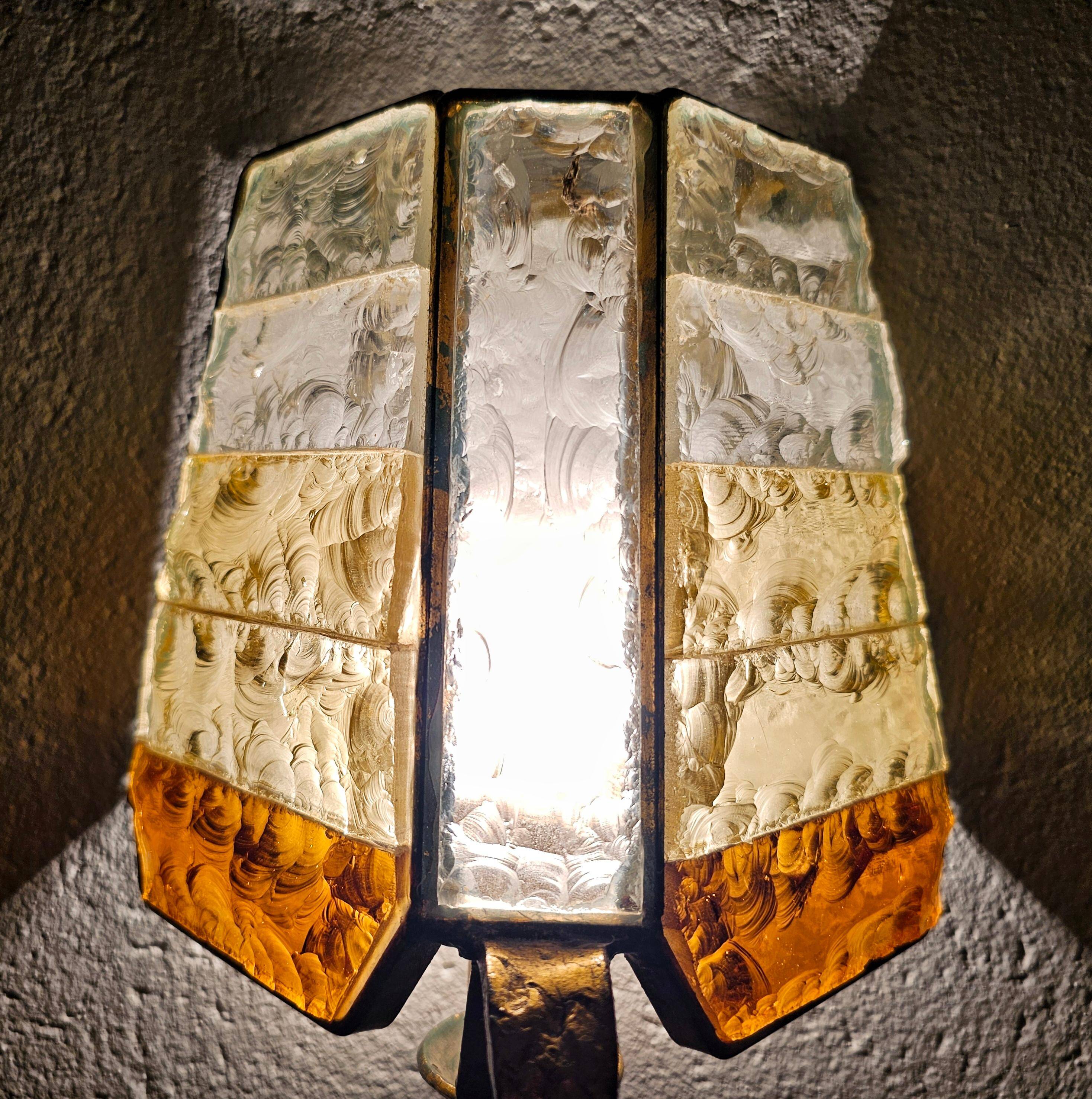 Brutalist pair of wall sconces in hammered glass by Longobard 1970.