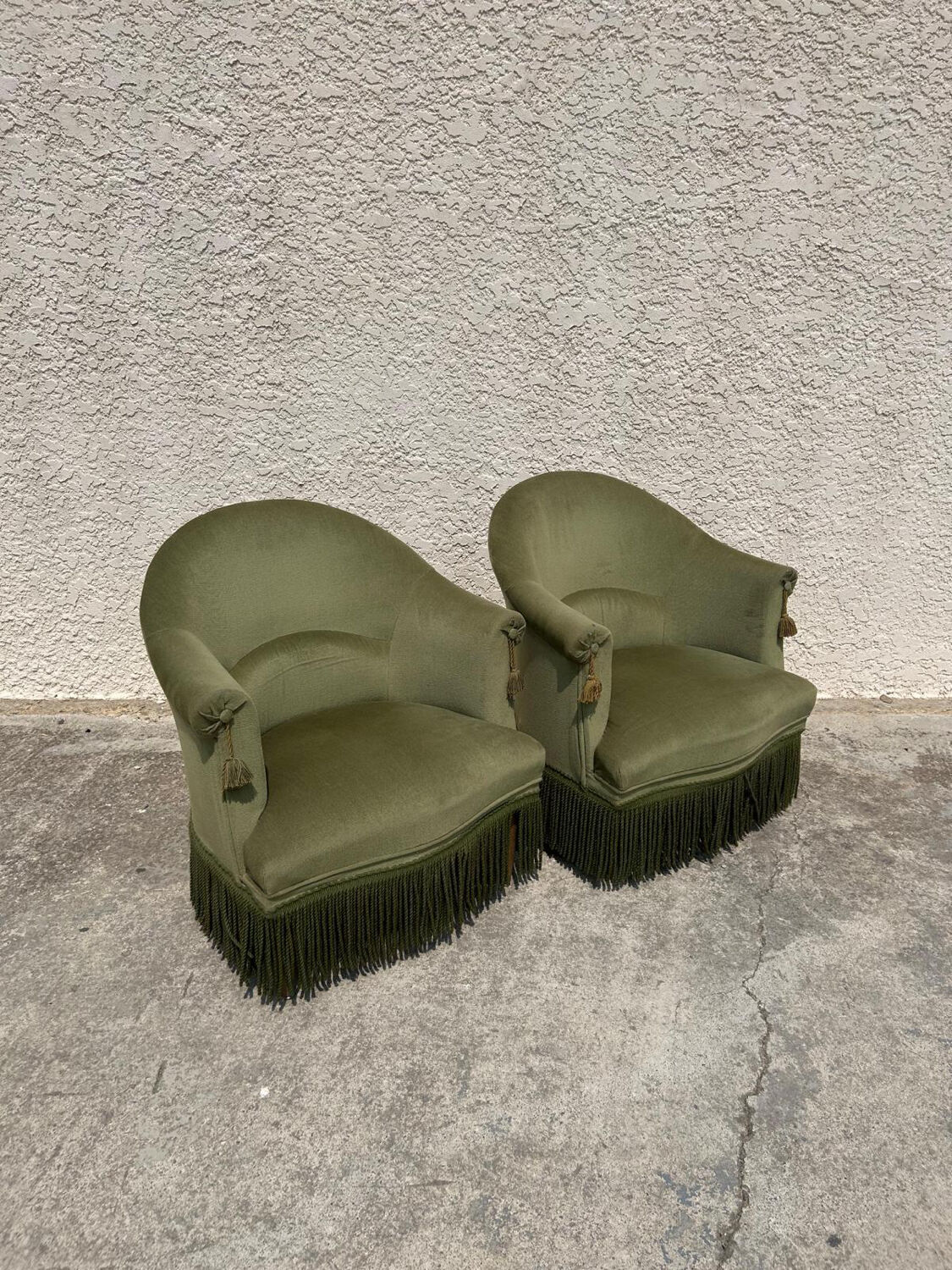 Paire de fauteuils crapaud vert vintage