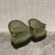 Paire de fauteuils crapaud vert vintage