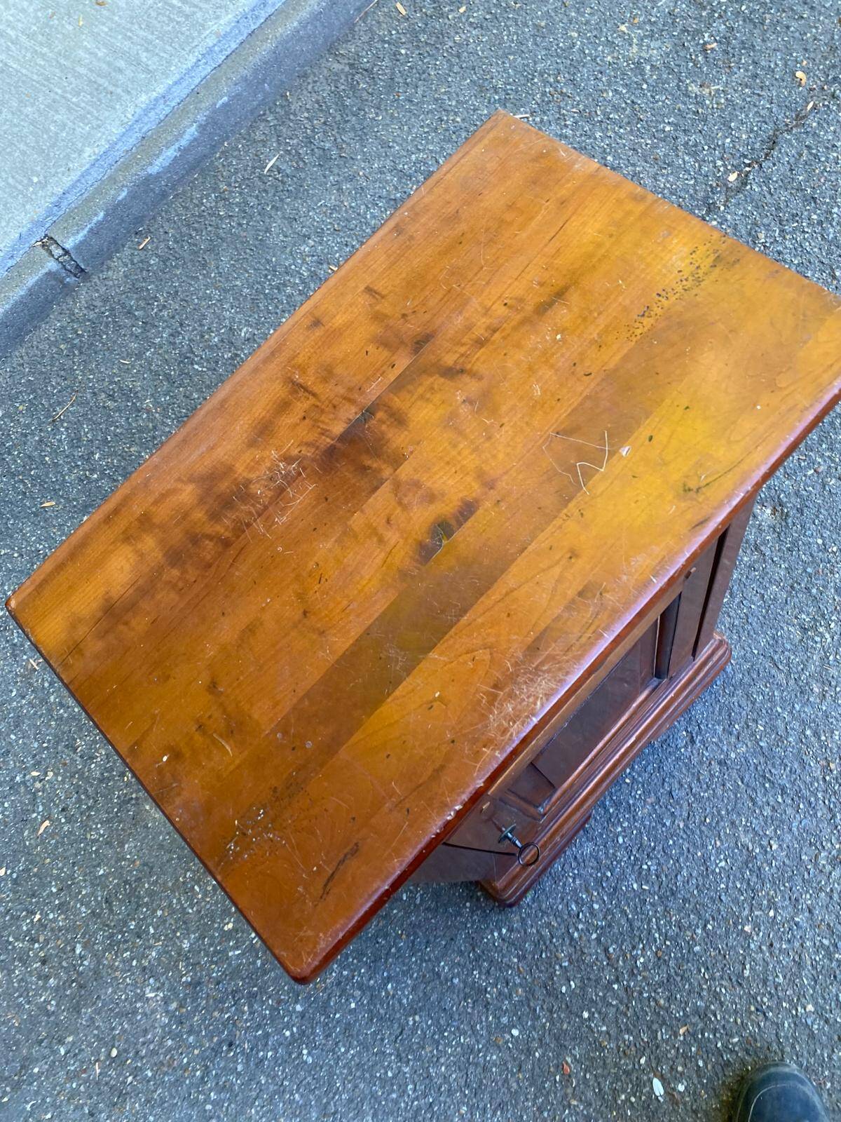 Nightstand, accent furniture in solid wood with drawer and door, 1980.