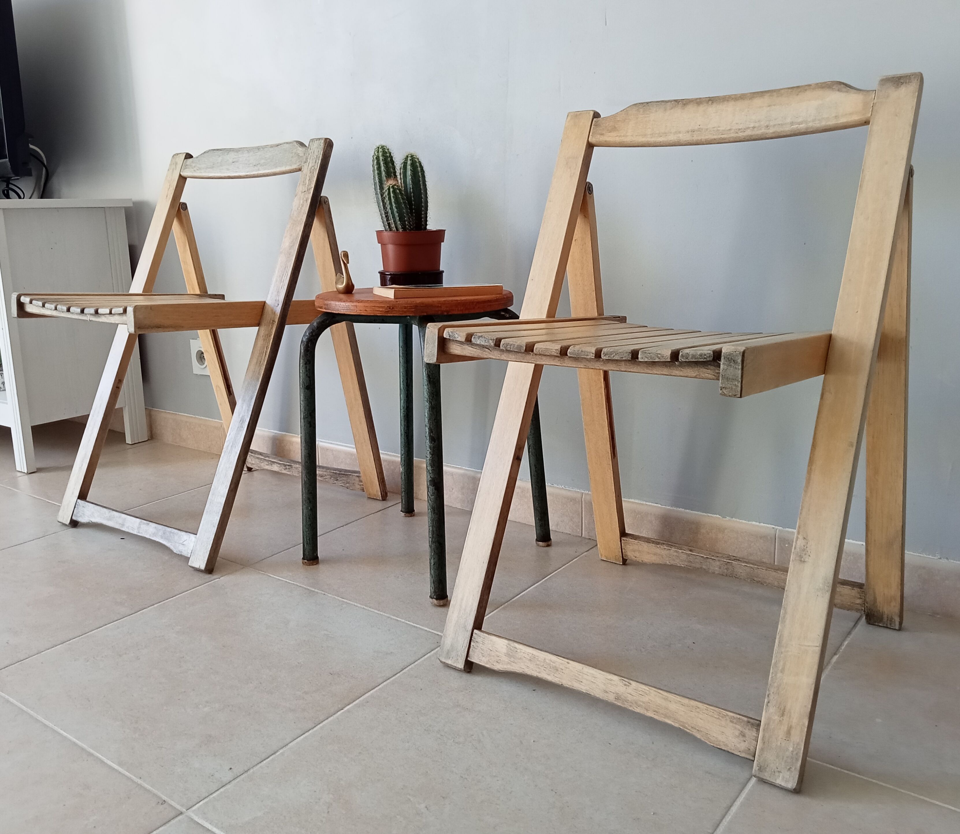 Pair of vintage folding chairs 60s