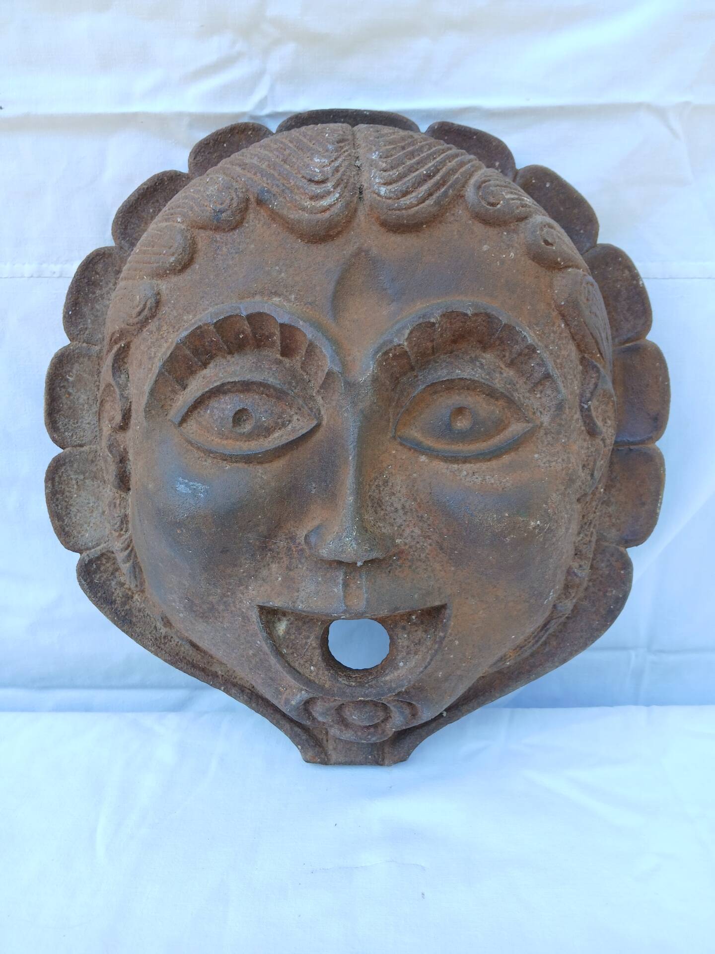 Cast iron face mask mascaron