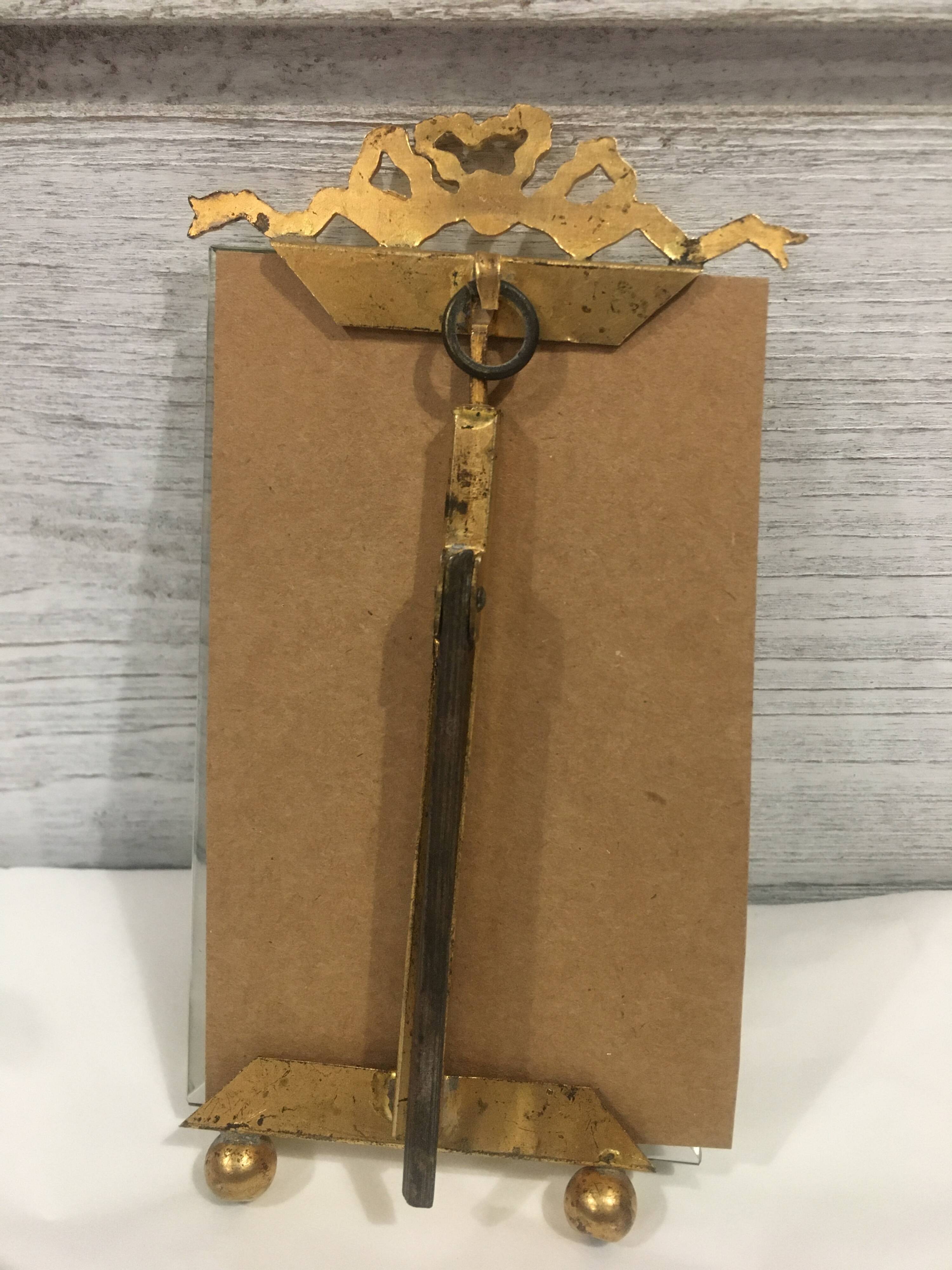 Art Nouveau bow photo frame