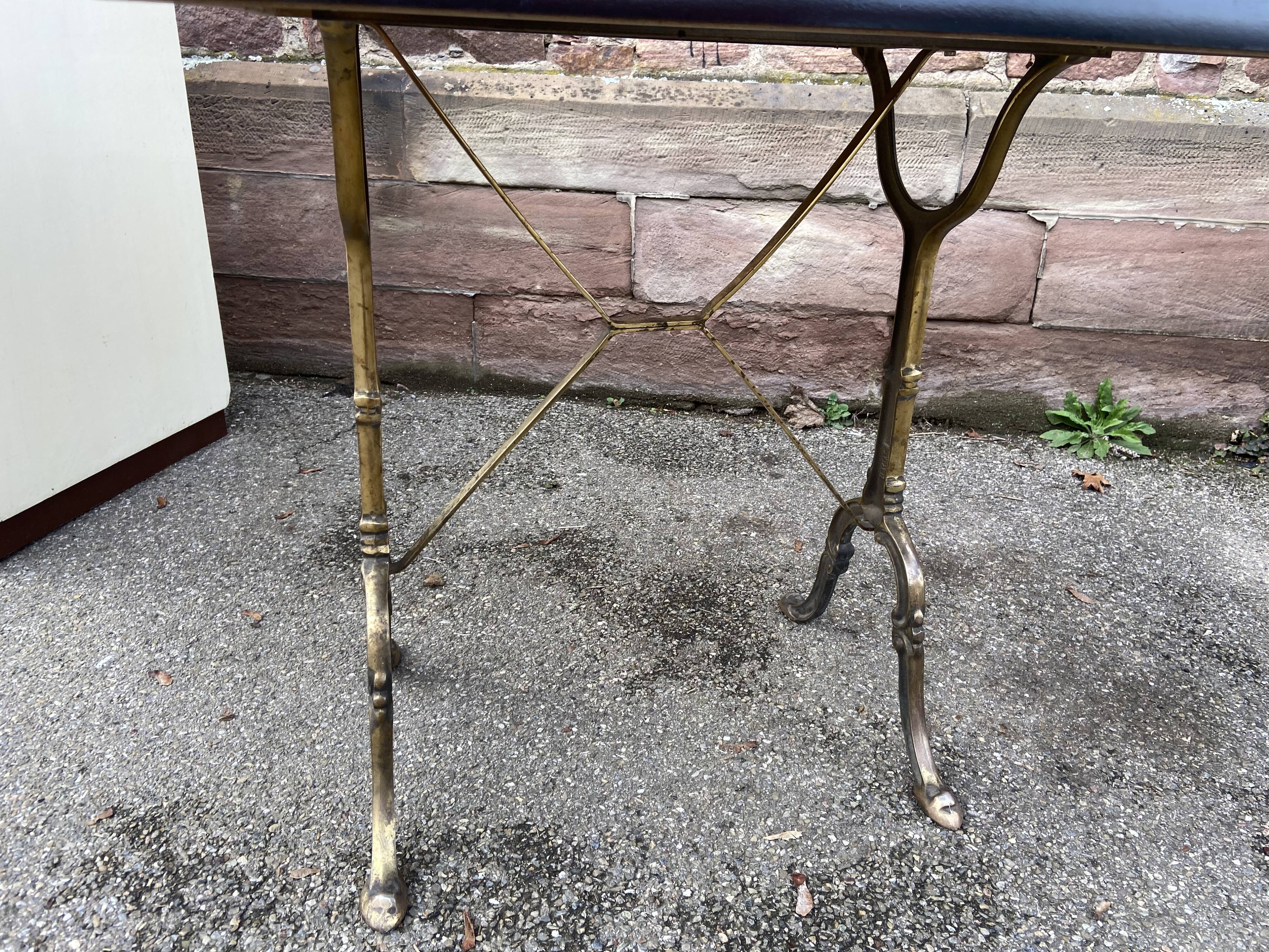 Table bistro Parisian Mid-century French Paris bistro table