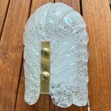 Murano wall lamp in cracked glass and gilded brass, Italian design 1970