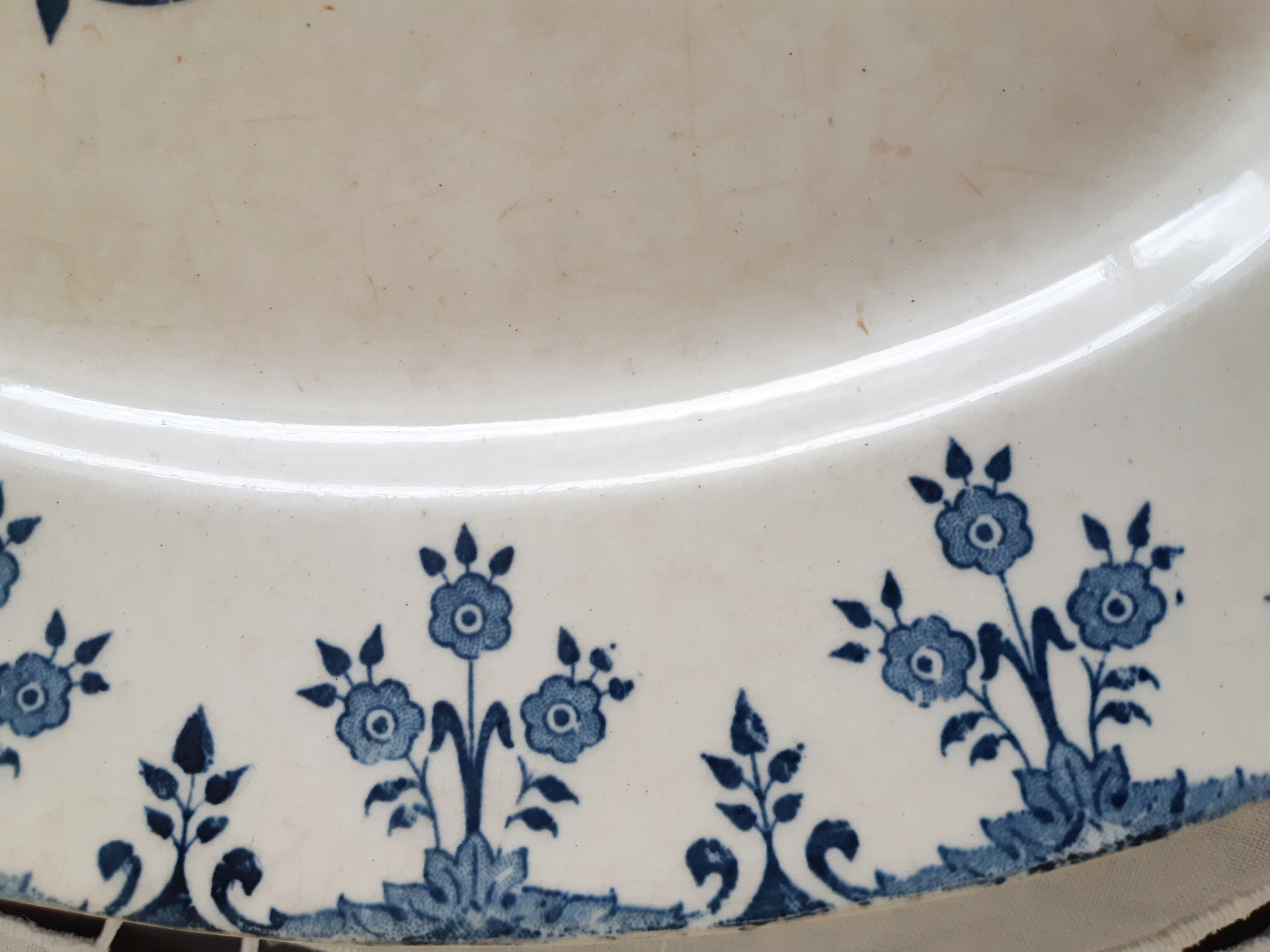 Oval serving dish in Gien earthenware