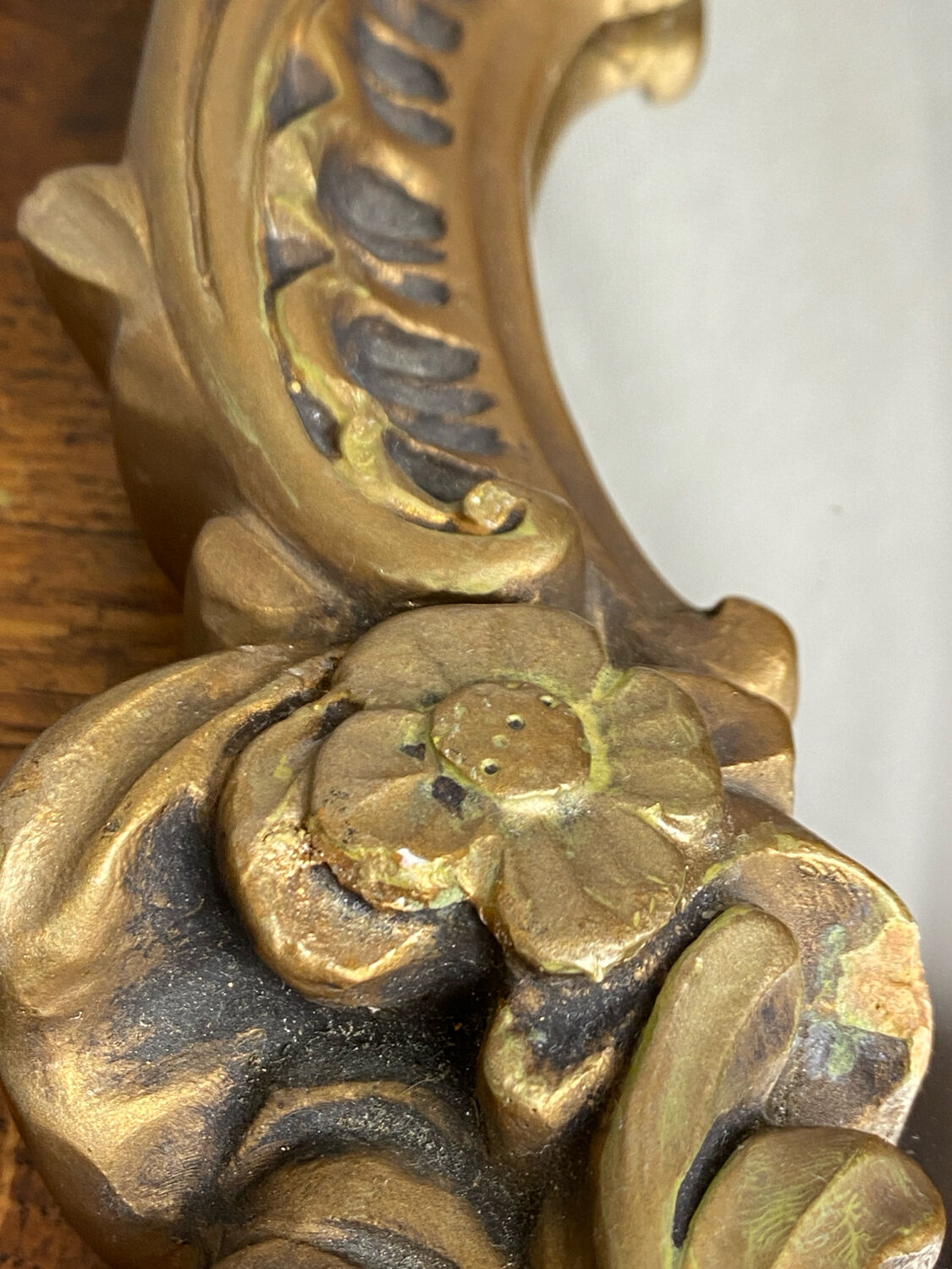 Rococo style mirror in wood and gilded stucco