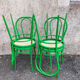 Lot de quatre chaises bistrot en métal laqué vert