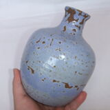 Vase boule céramique signée bleu Accolay ou autre 16 cm