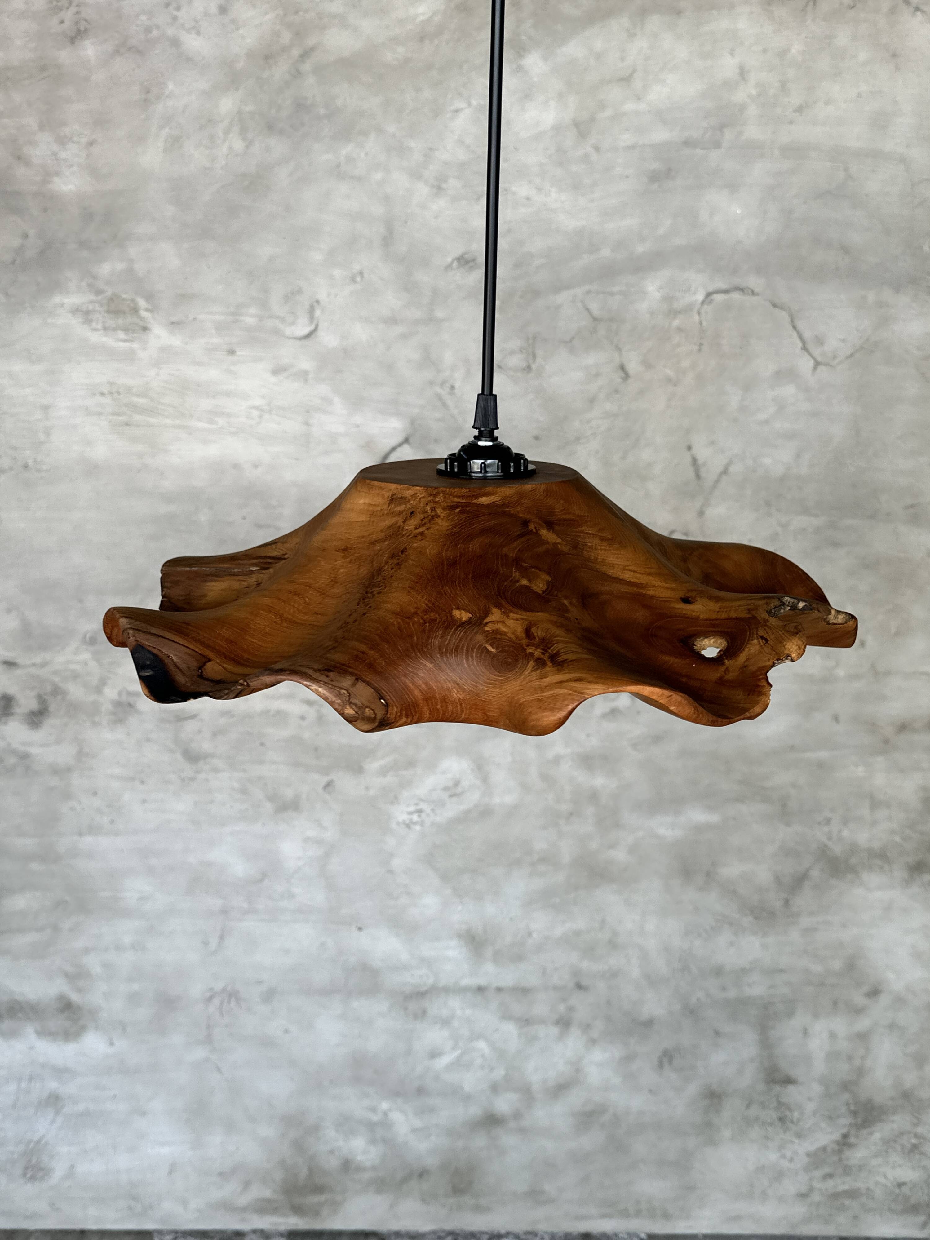 Small pendant light in corrugated teak leaf (Small D:30 H:20)