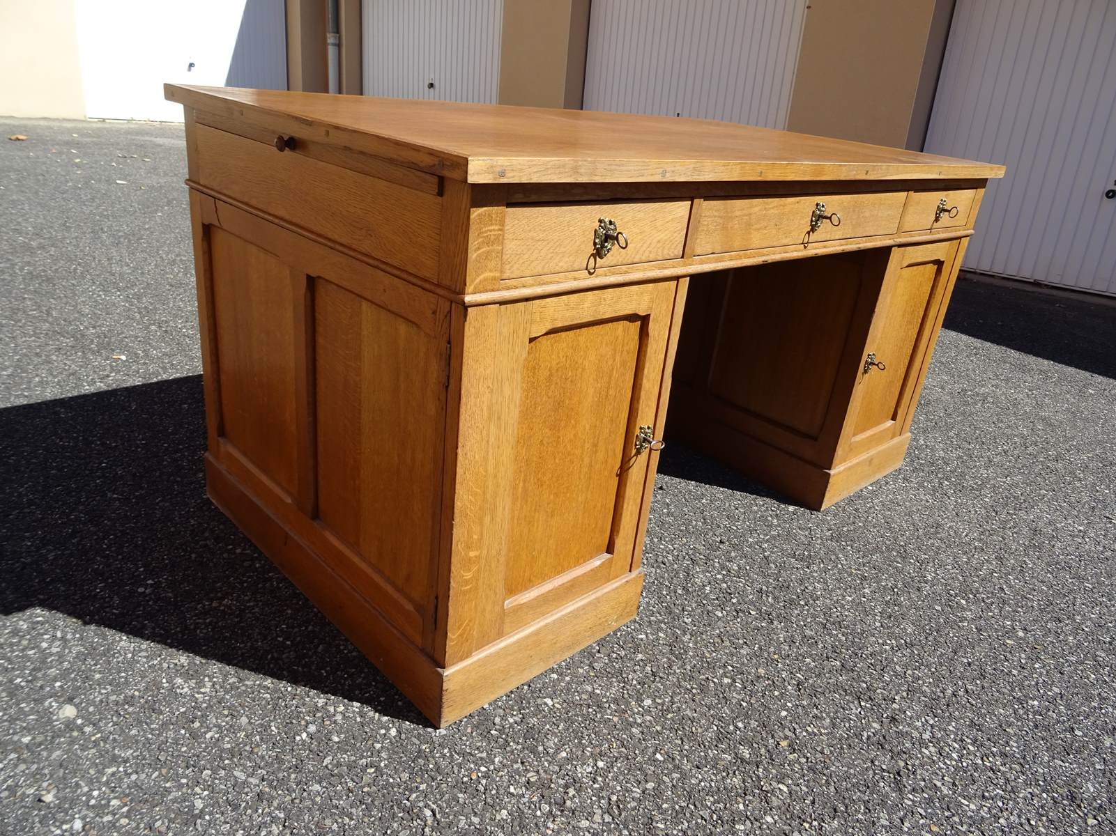 Minister's office with double boxes and tablets 30/40