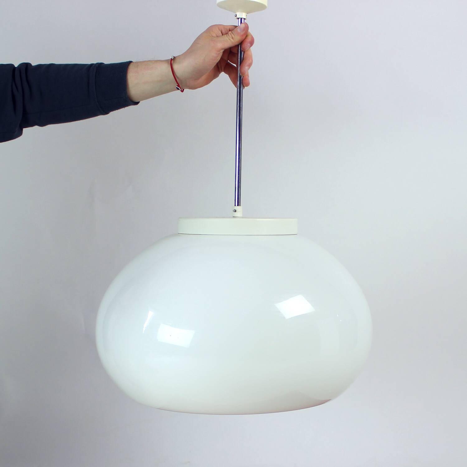 Grand plafonnier en opaline blanche, Tchécoslovaquie, années 1960
