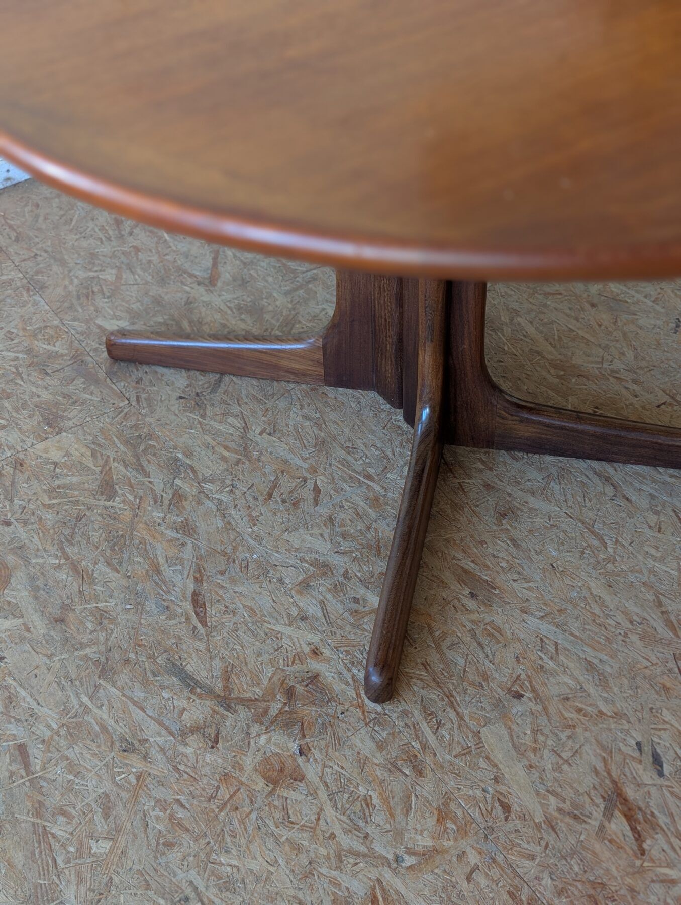 Scandinavian teak oval table from the 1960s, extendable up to 243 cm.